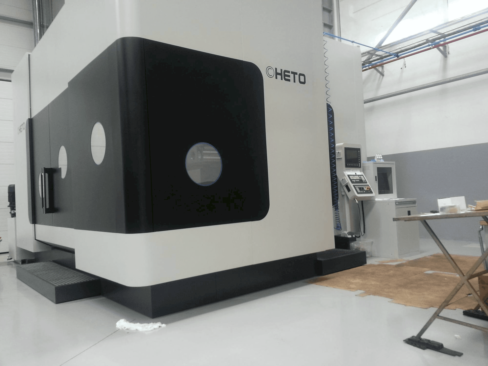 Čelní pohled na CHETO IX3000 stroj