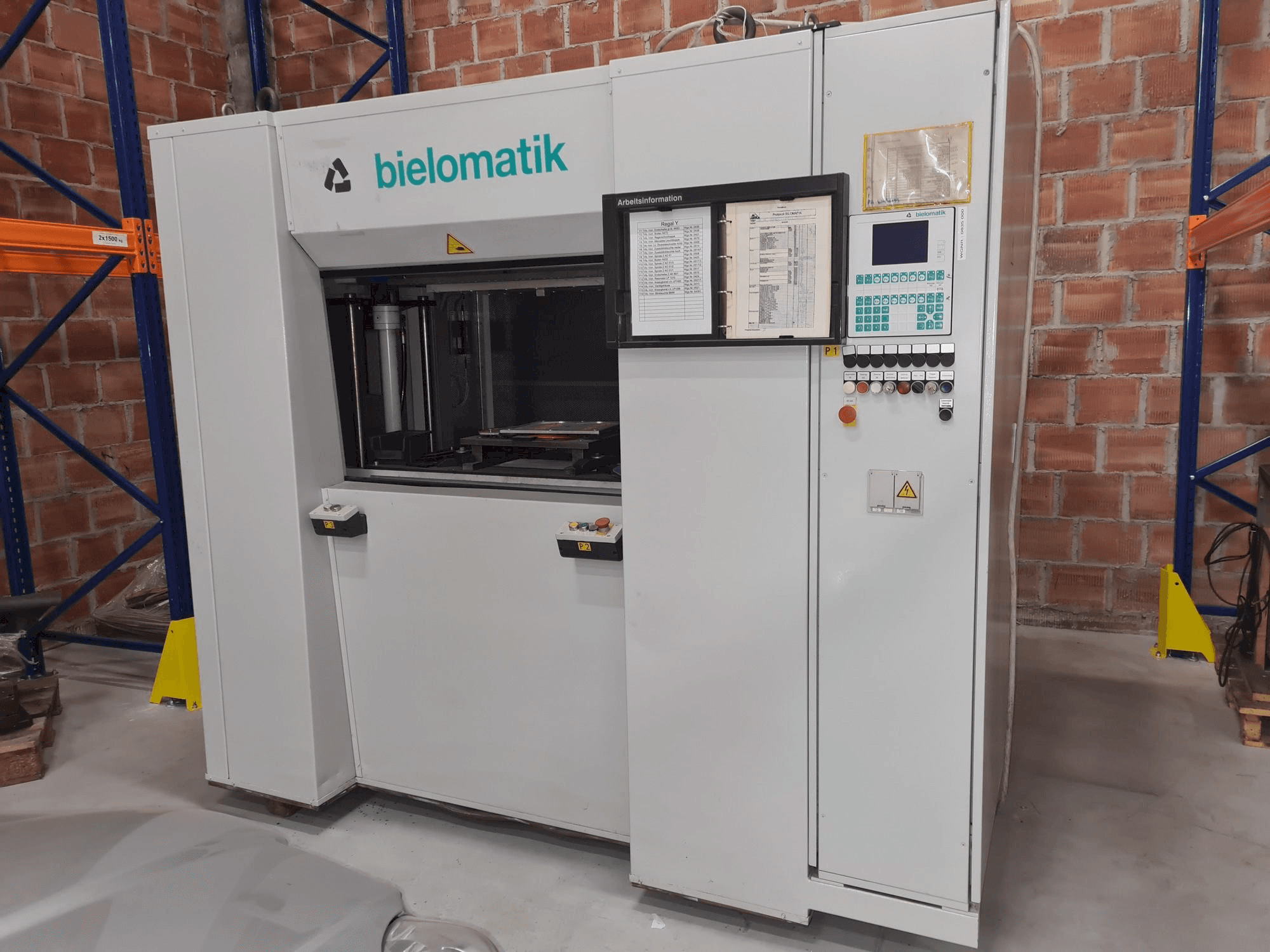 Čelní pohled na bielomatik K3215 stroj