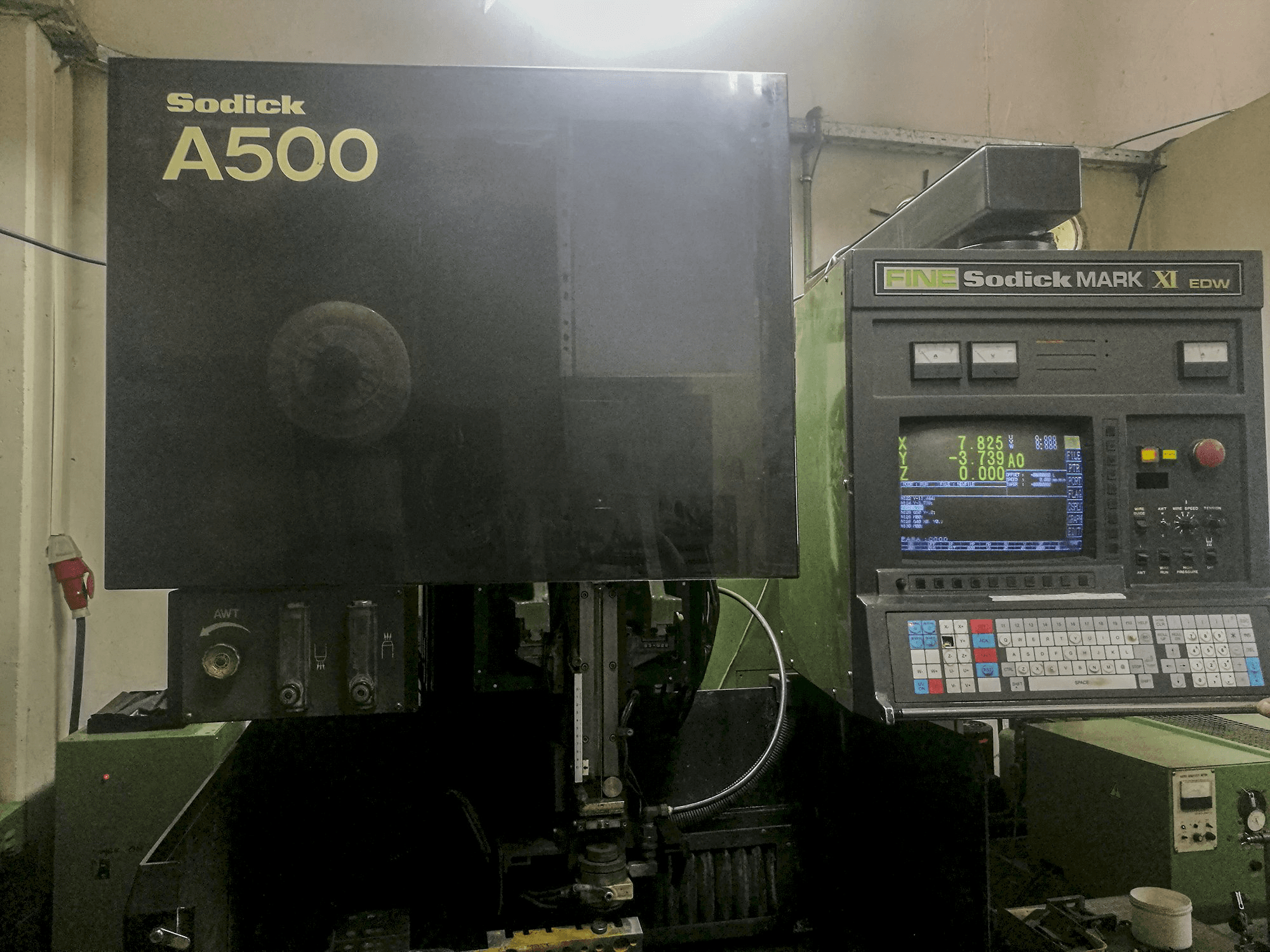 Čelní pohled na Sodick A500 stroj