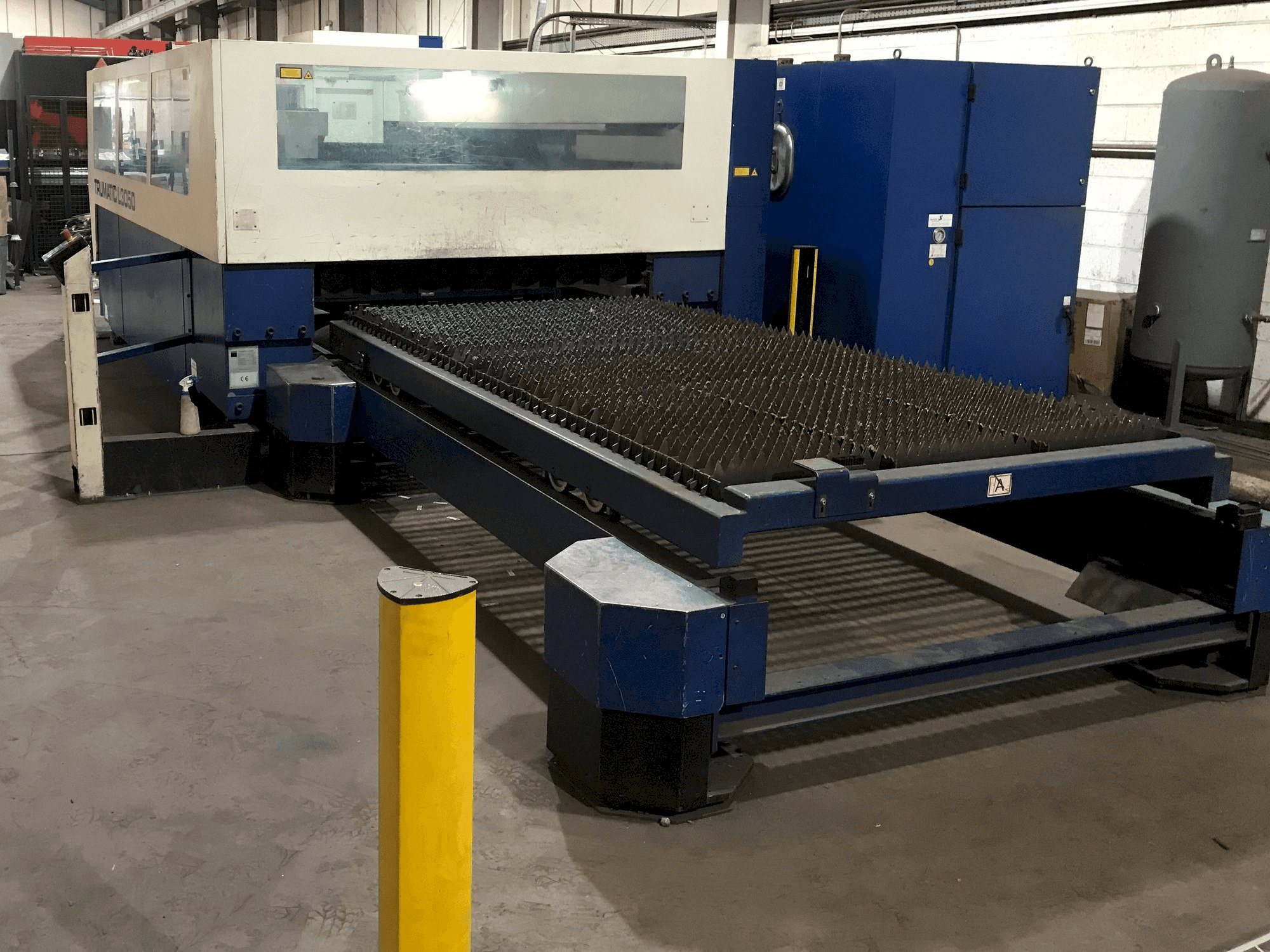Čelní pohled na Trumpf Trumatic L3050 stroj