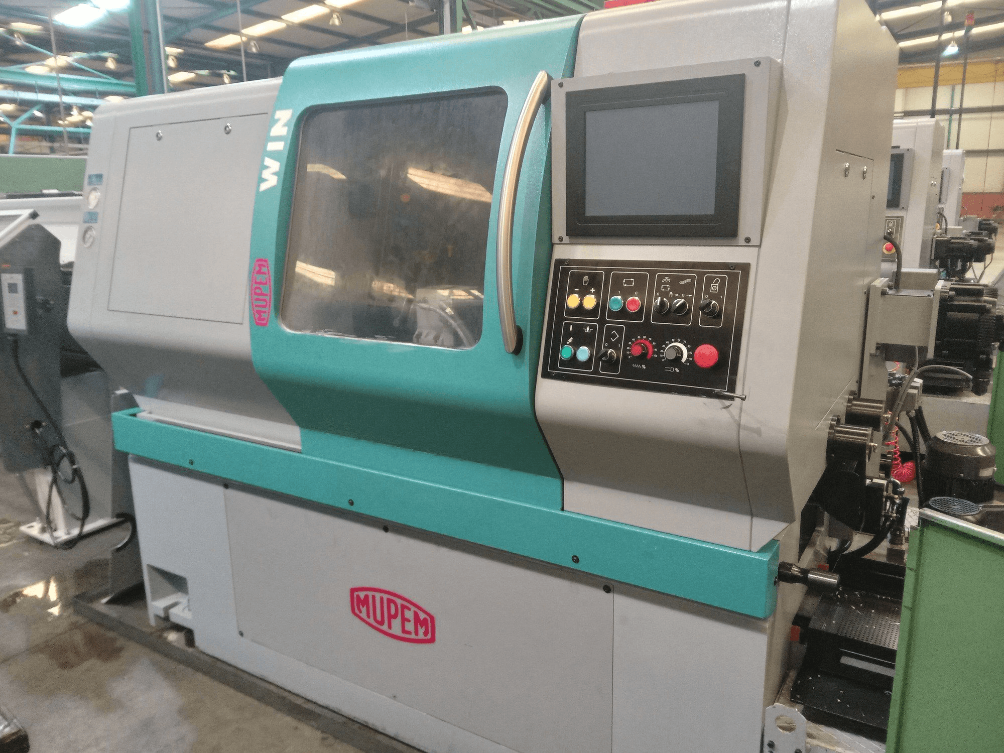 Čelní pohled na MUPEM TWIN 6500 stroj