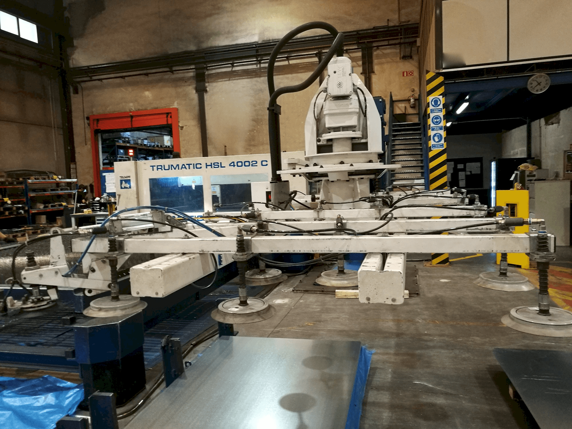 Čelní pohled na Trumpf TRUMATIC HSL 4002 C stroj