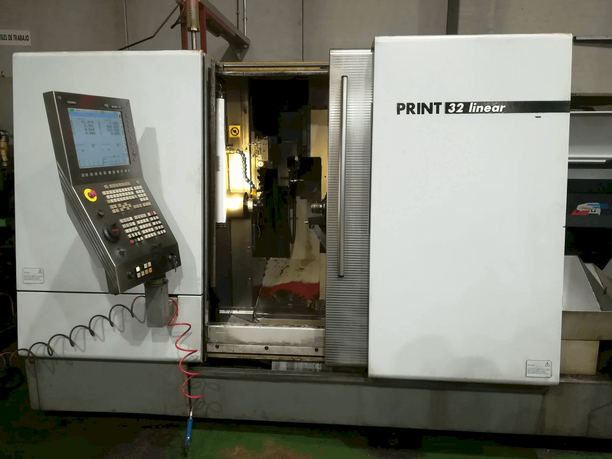 Čelní pohled na Gildemeister Sprint 32 linear stroj