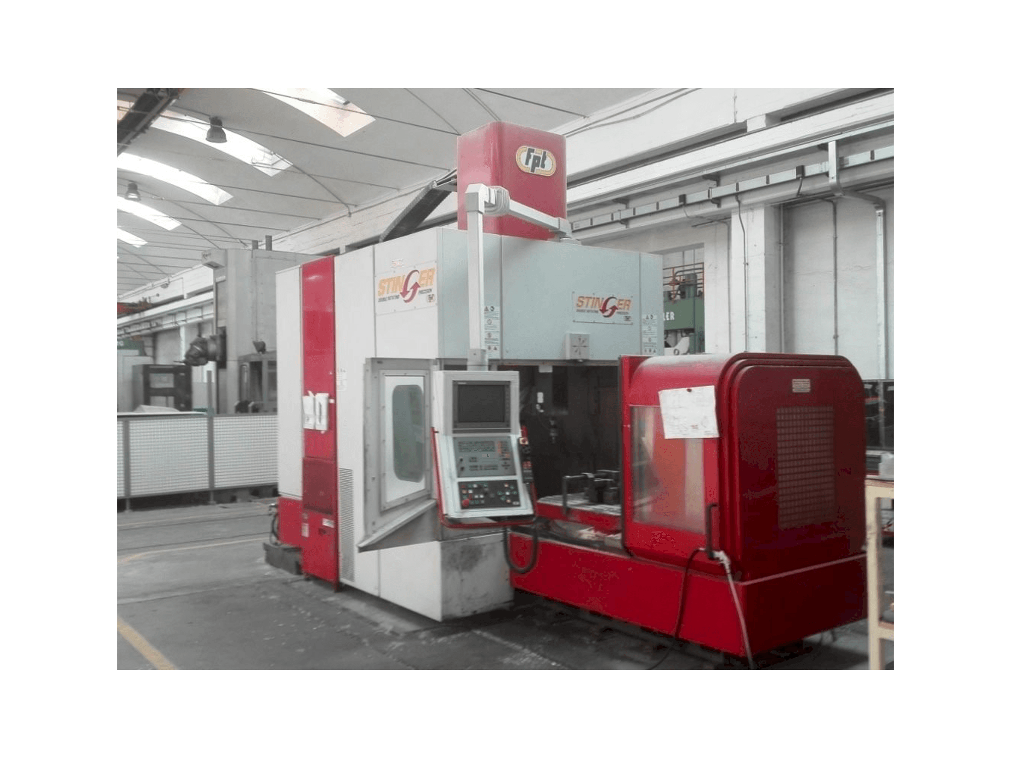 Čelní pohled na FPT Stinger stroj