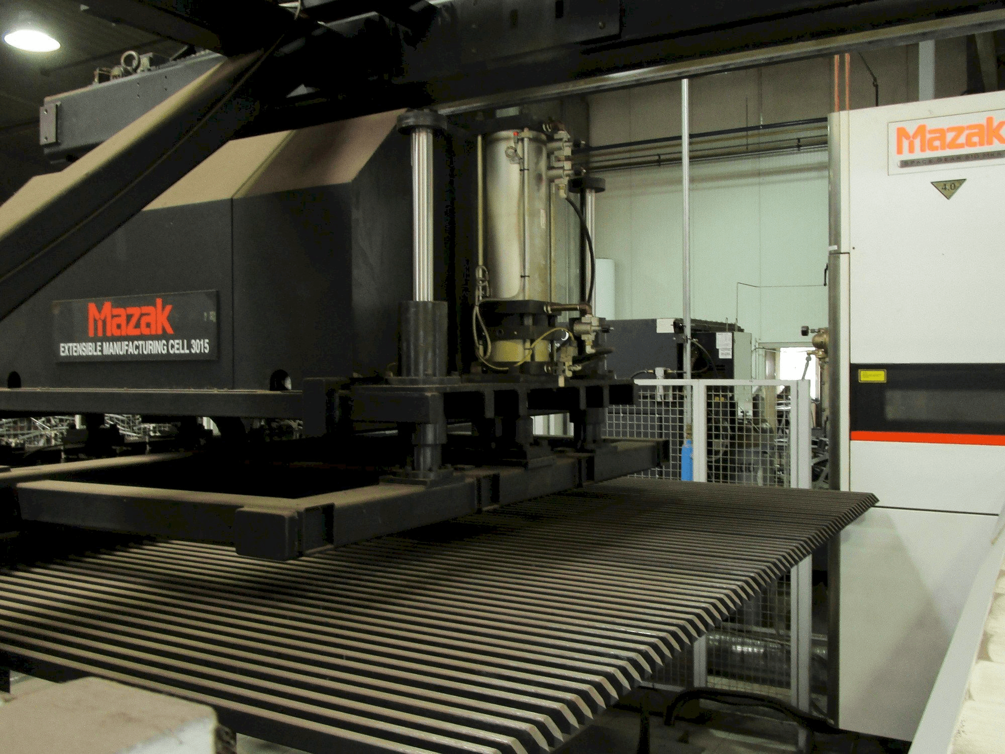 Čelní pohled na Mazak Space Gear 510 MKII 4kW stroj