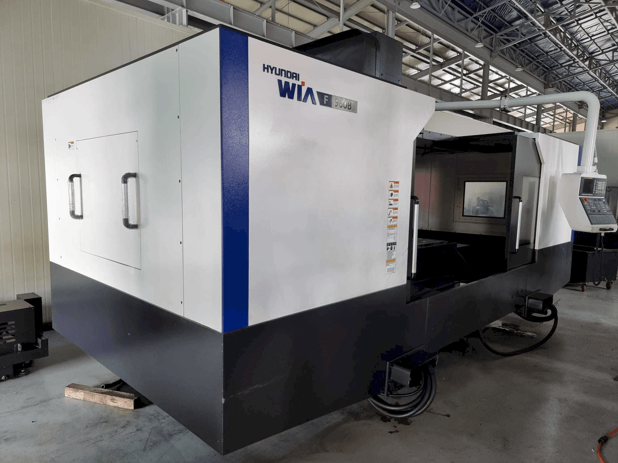 Čelní pohled na Hyundai Wia F960B stroj