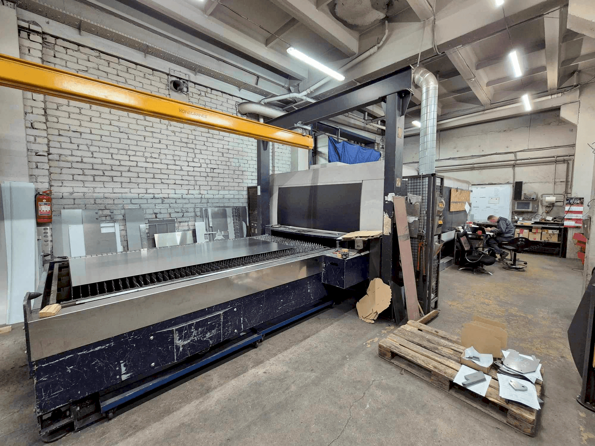 Čelní pohled na Bystronic BySprint Fiber 3015 (2012) stroj