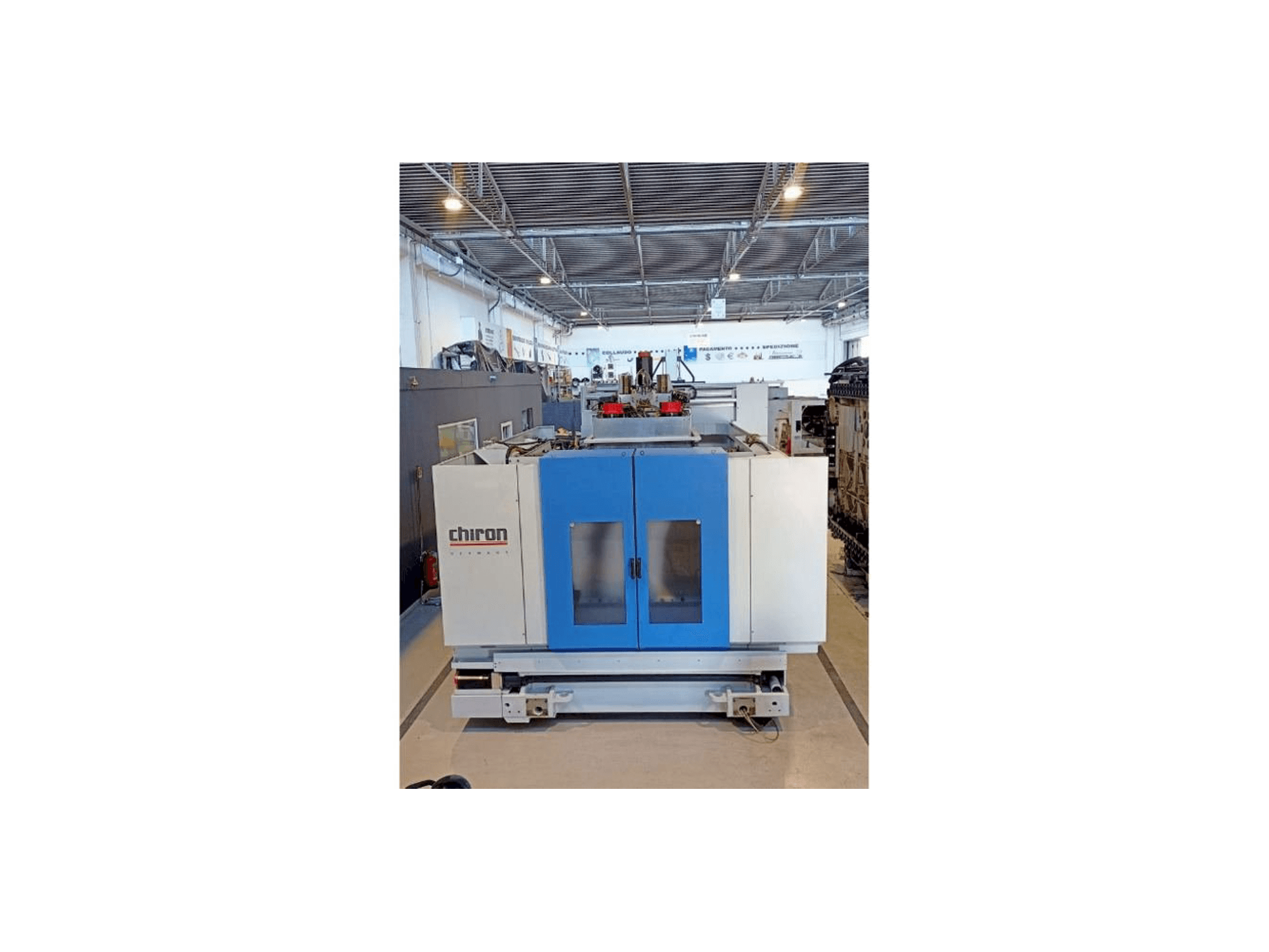 Čelní pohled na CHIRON DZ24 WM HS stroj