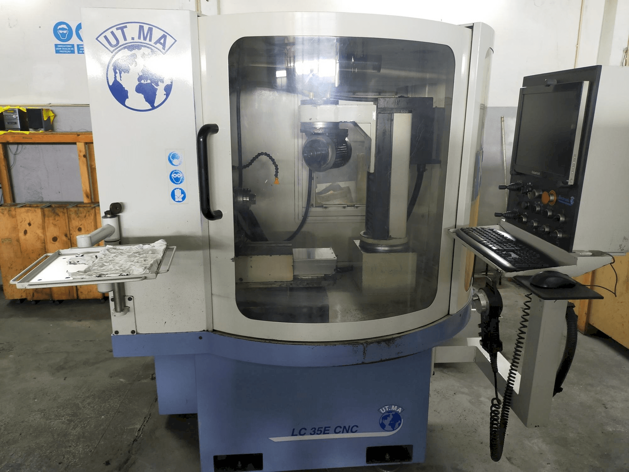Čelní pohled na UT.MA LC 35E stroj