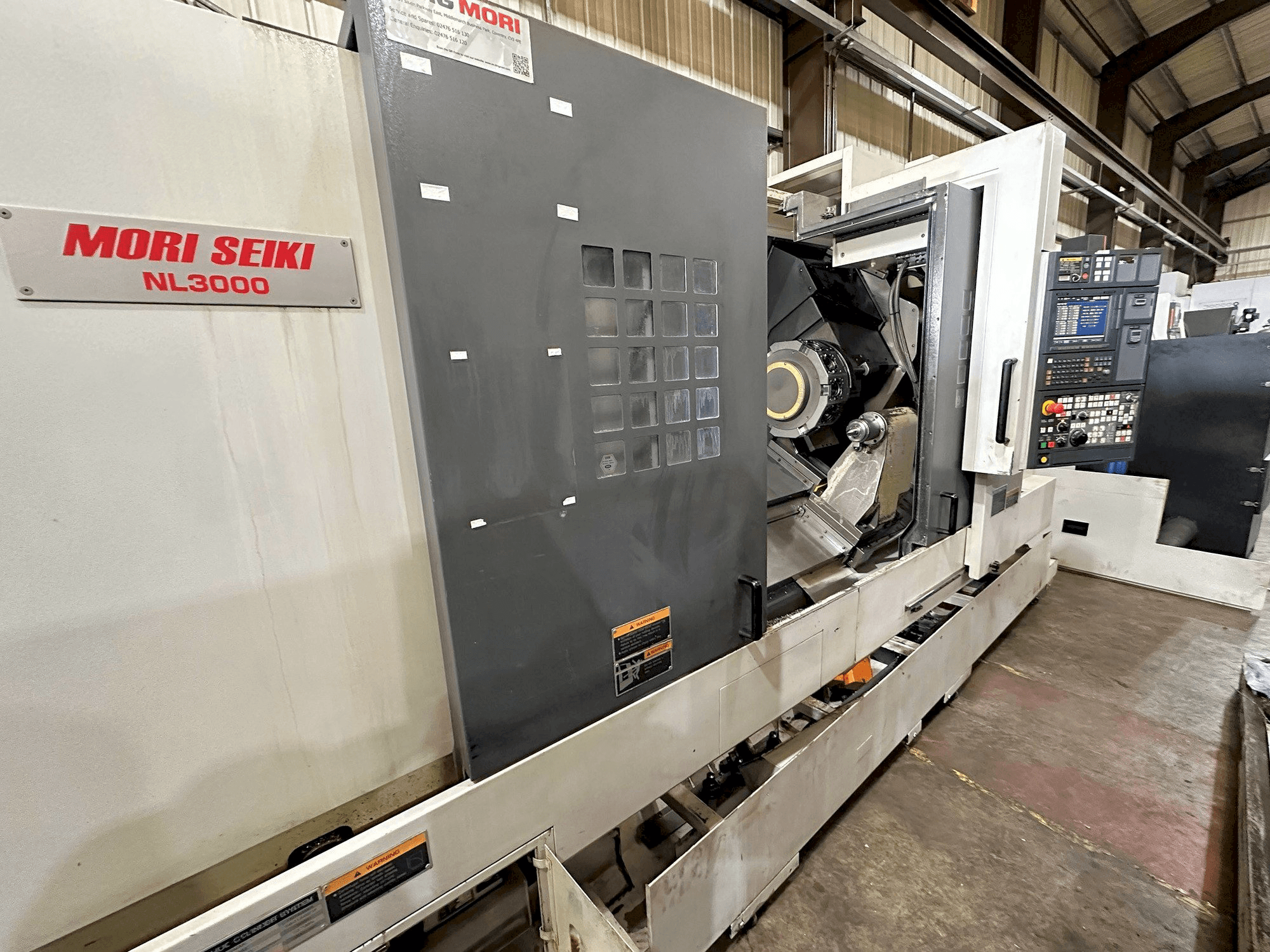 Čelní pohled na MORI SEIKI NL3000Y/1250 stroj