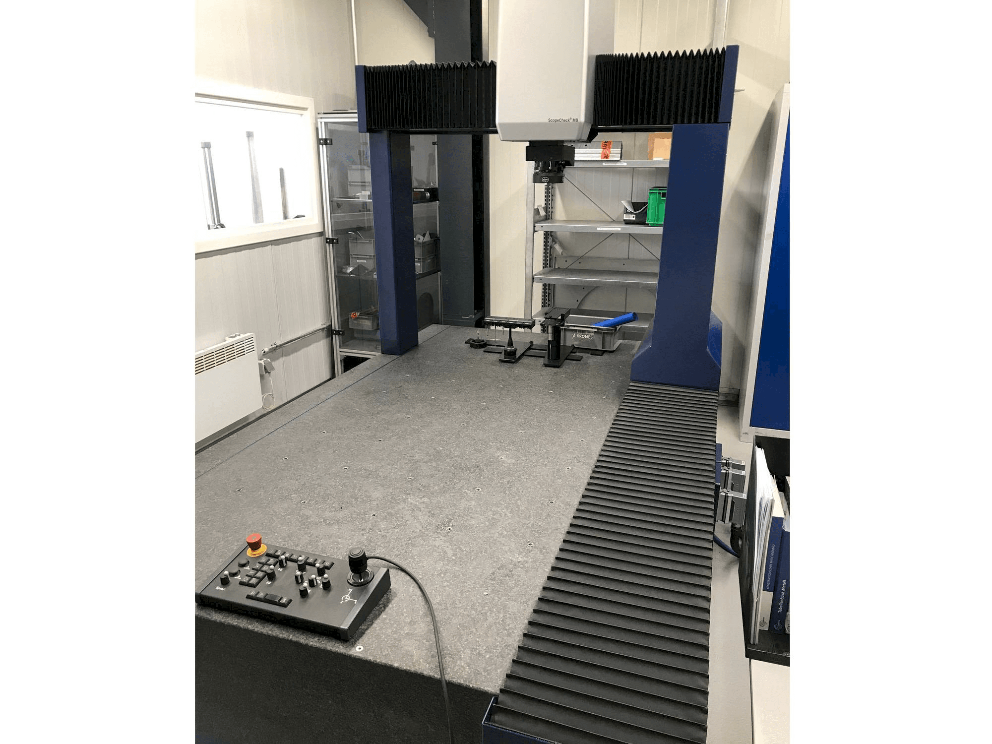 Čelní pohled na Werth ScopeCheck MB/Z 800/1500/700 3D CNC stroj