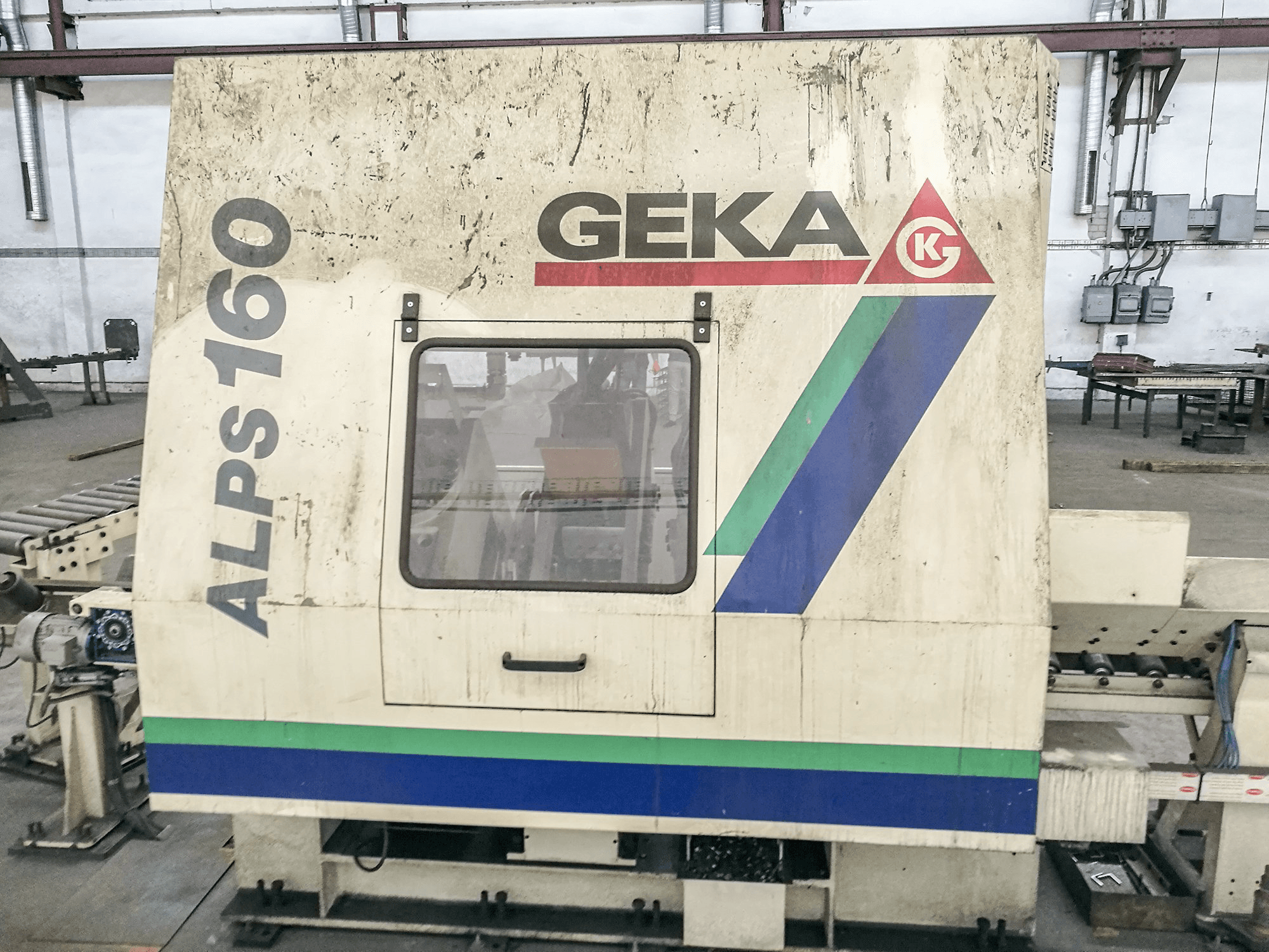 Čelní pohled na GEKA ALPS-150 stroj