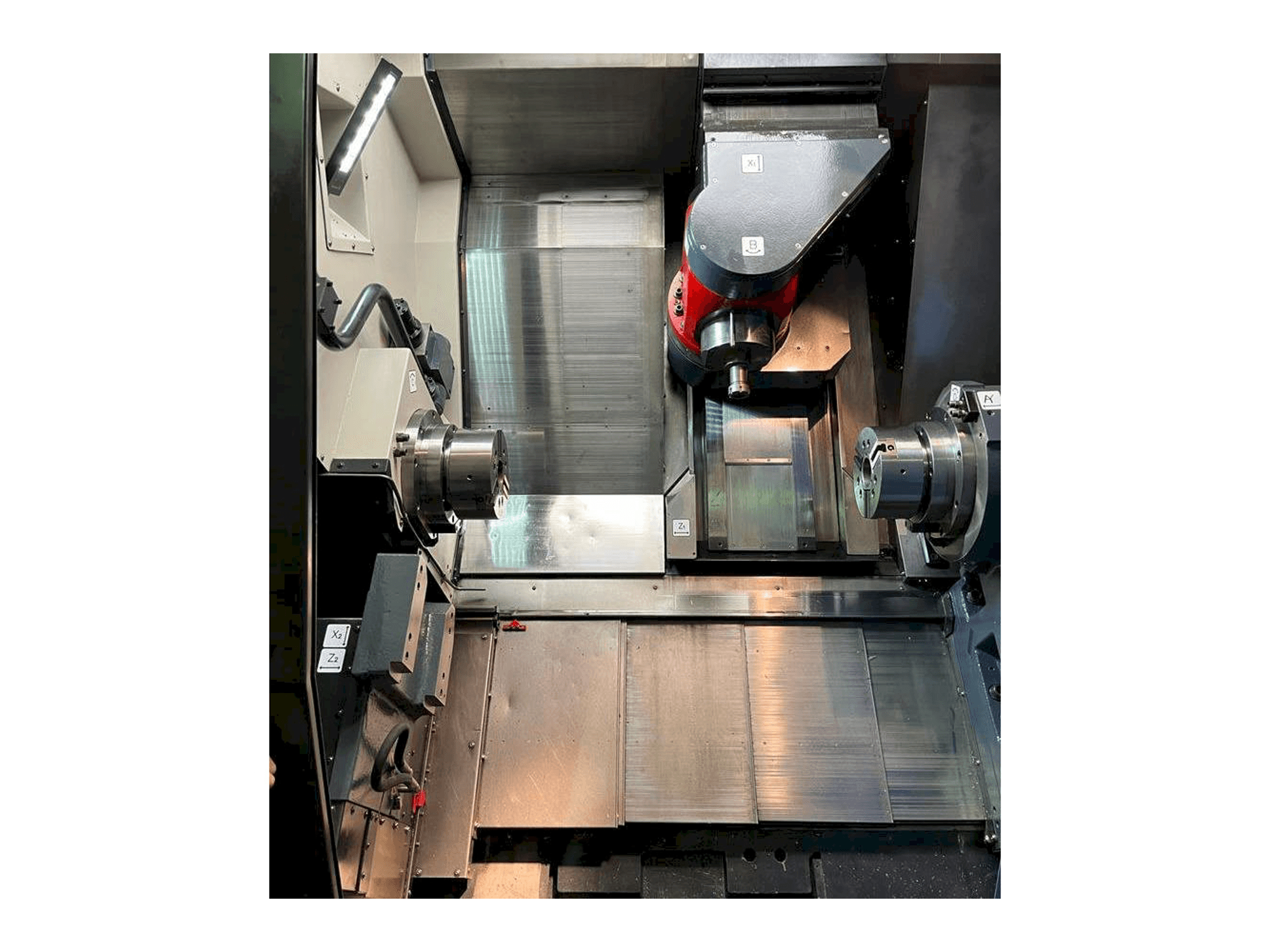 Pracovní prostor na DOOSAN MX2000S stroje