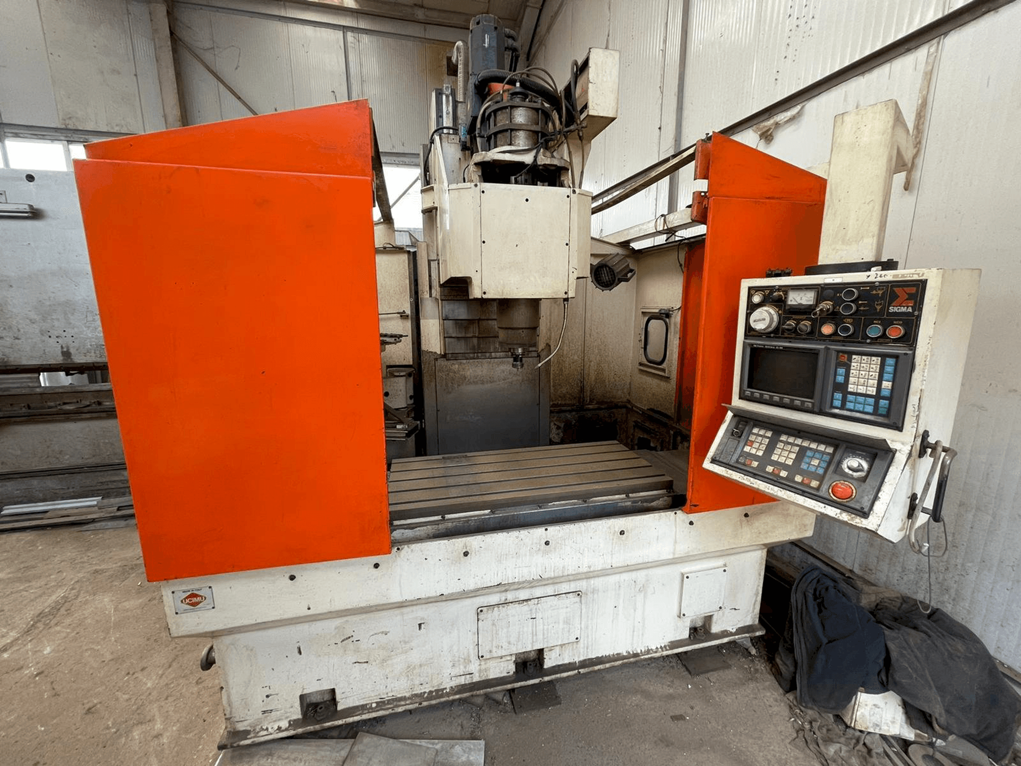 Čelní pohled na Sigma MISSION 3 stroj