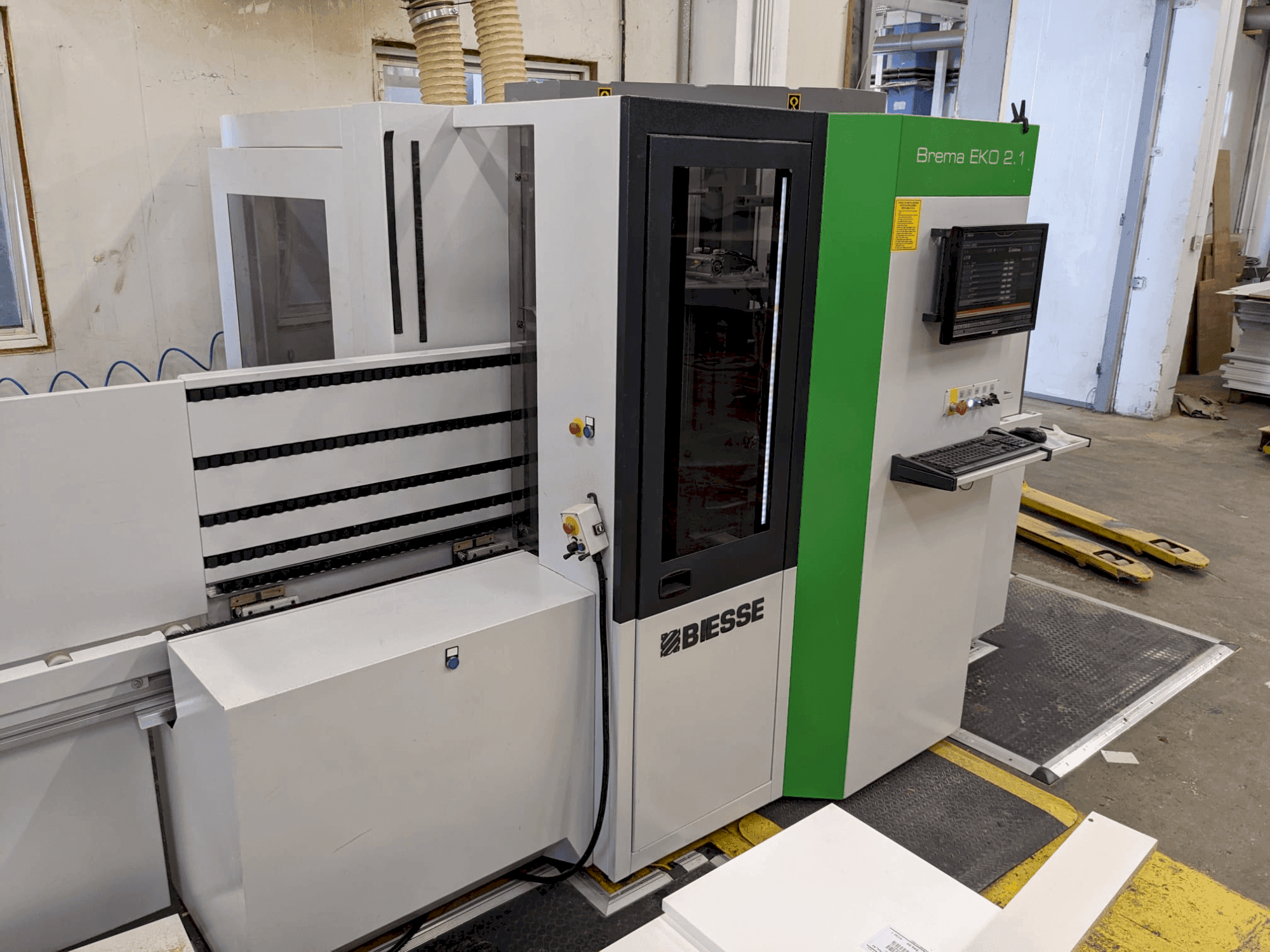 Čelní pohled na BIESSE BREMA EKO 2.1 stroj