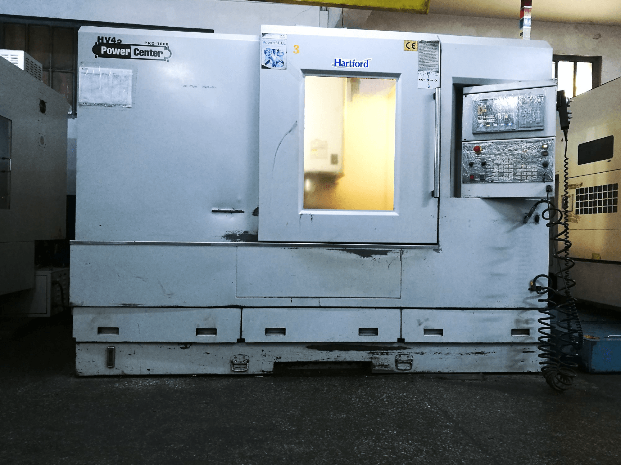 Pracovní prostor na Hartford PRO1000S stroje