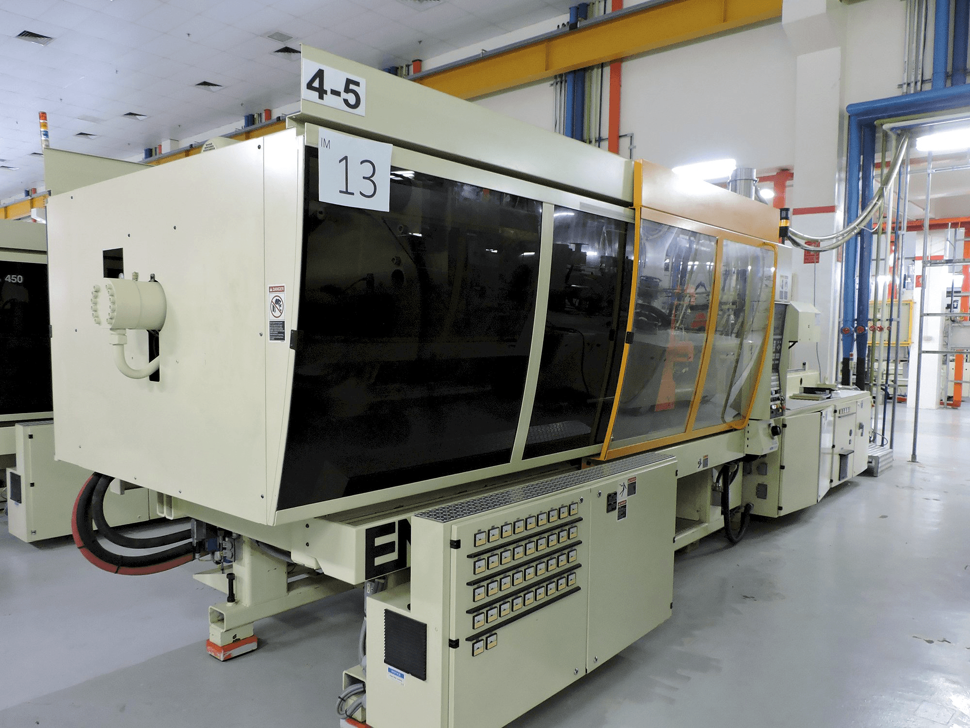 Levý pohled na ENGEL TOGGLE 1350/450 stroj