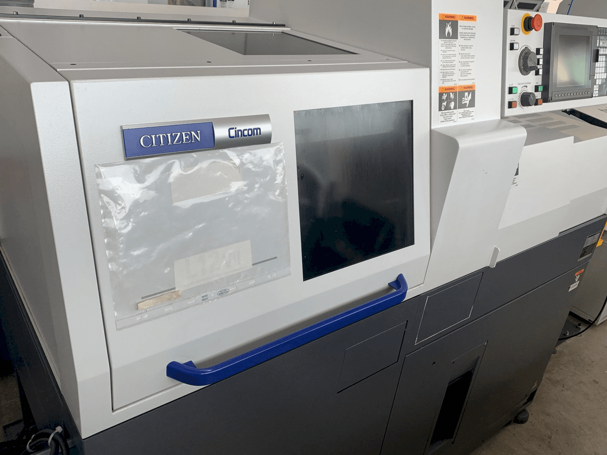 Čelní pohled na Citizen Cincom L12 stroj