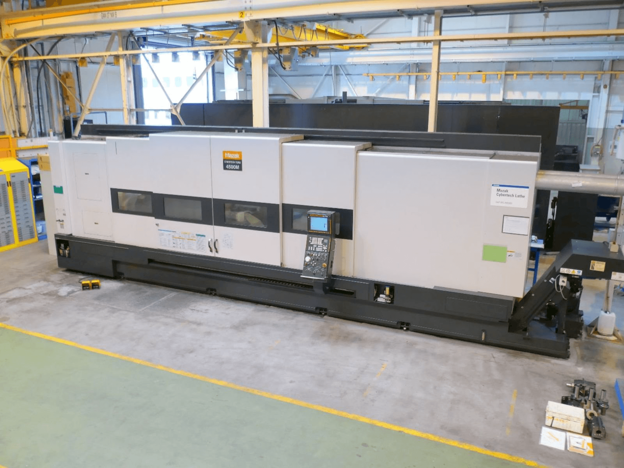 Čelní pohled na Mazak CYBERTECH TURN 4500M stroj