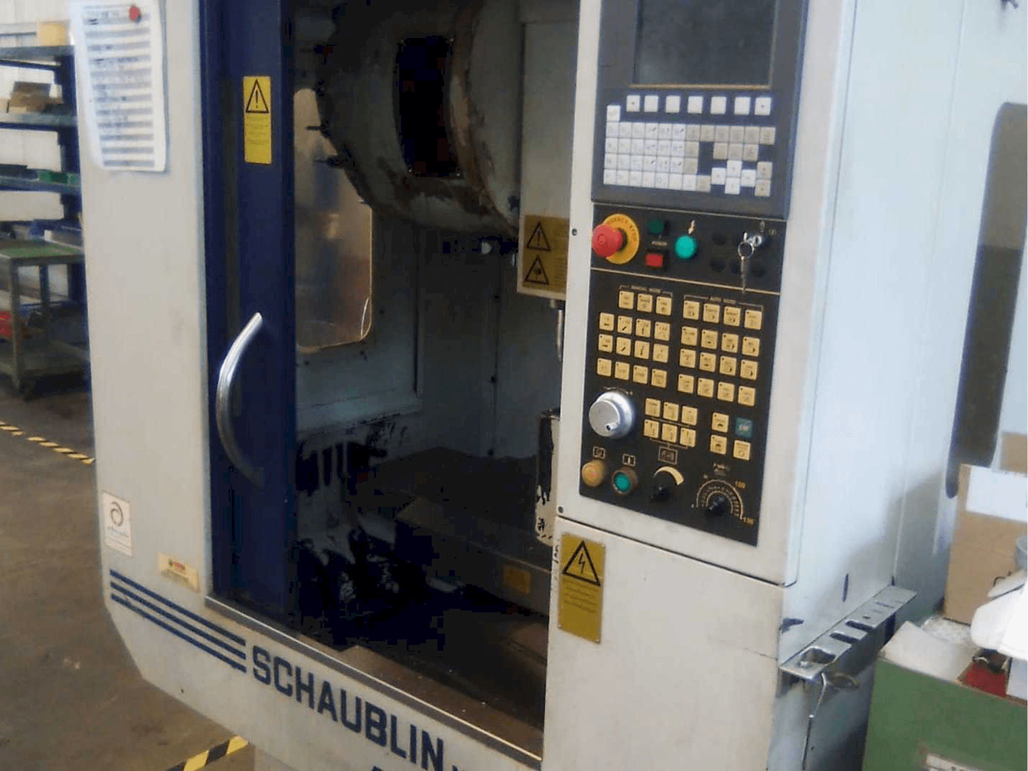 Čelní pohled na SCHAUBLIN 48V stroj