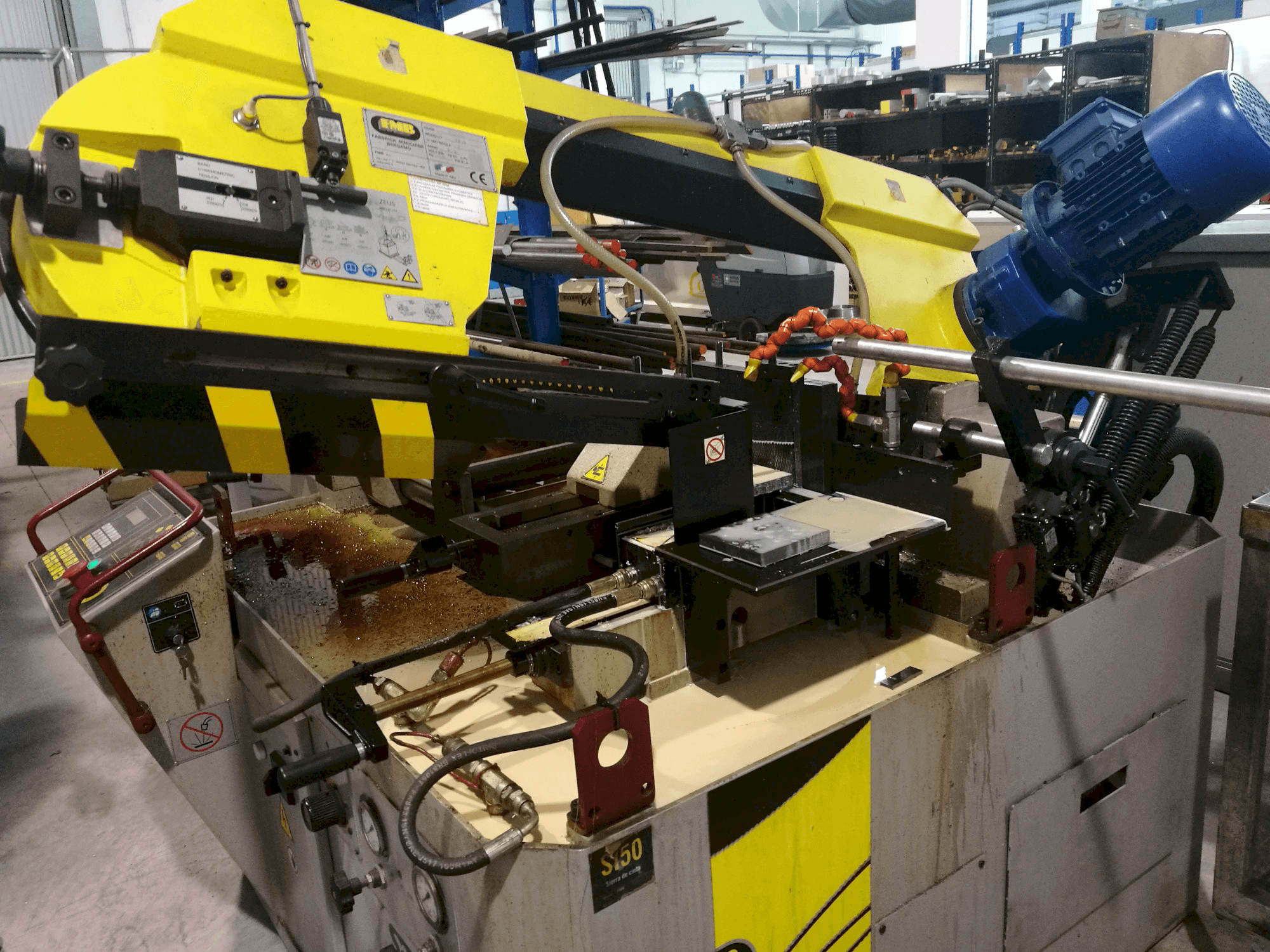 Čelní pohled na FMB Zeus stroj