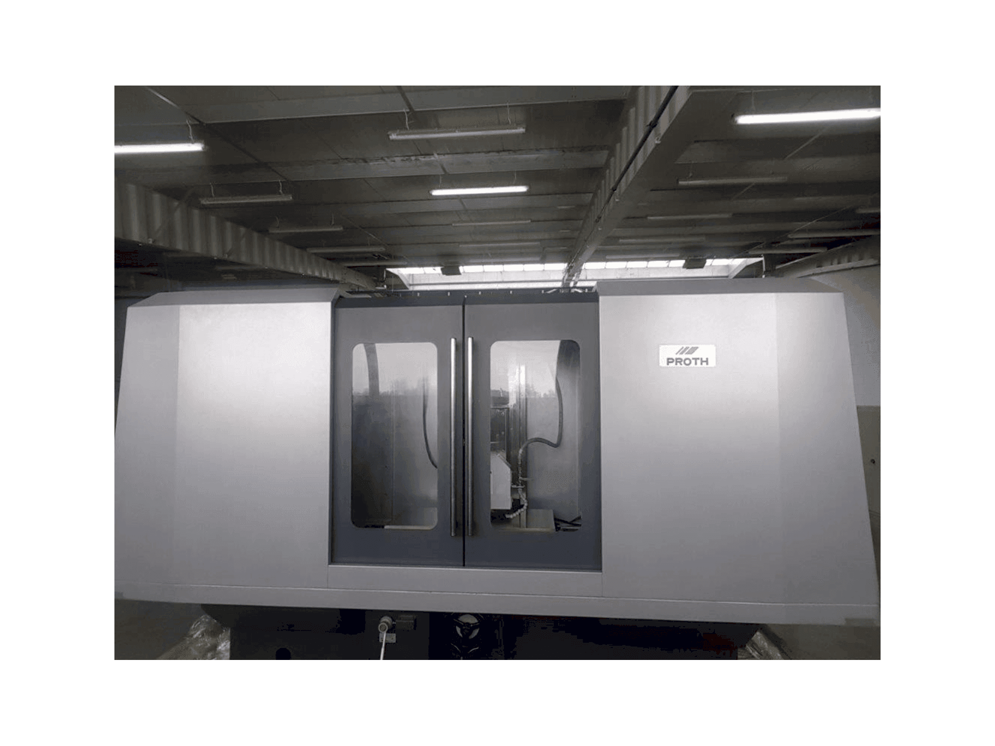 Čelní pohled na Proth PSGC-50100AHR stroj