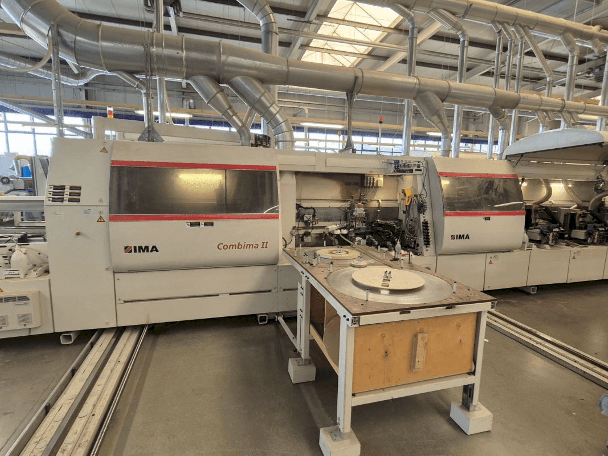Čelní pohled na IMA Combima/II/390/B/L12 stroj