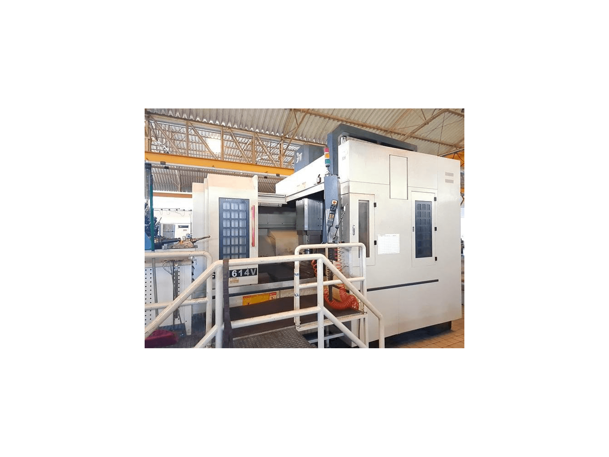 Čelní pohled na GENTIGER GT-1614 stroj