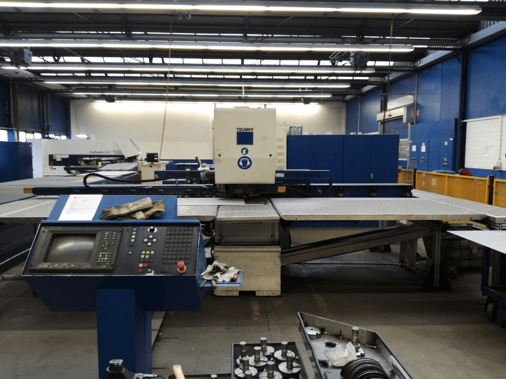 Čelní pohled na Trumpf Trumatic 260 Rotation stroj