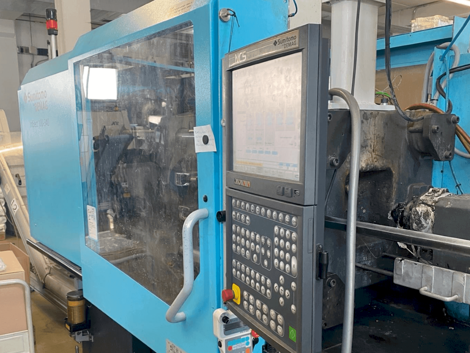 Čelní pohled na DEMAG IntElect 100/470-340 Smart stroj