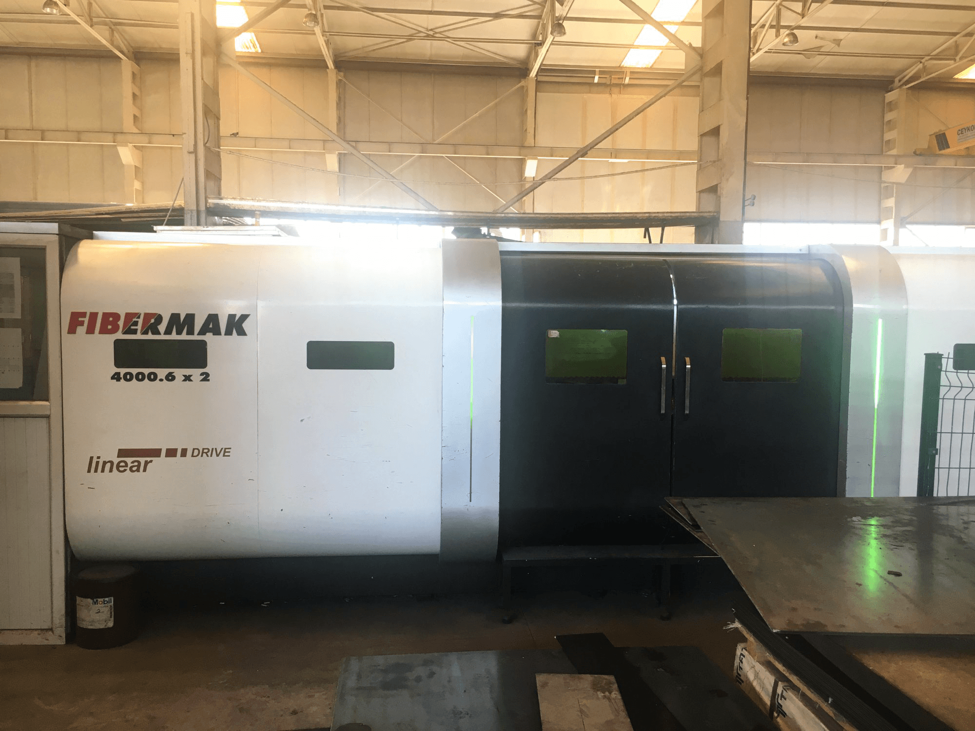 Čelní pohled na ERMAKSAN EFB 4000 6x2 stroj