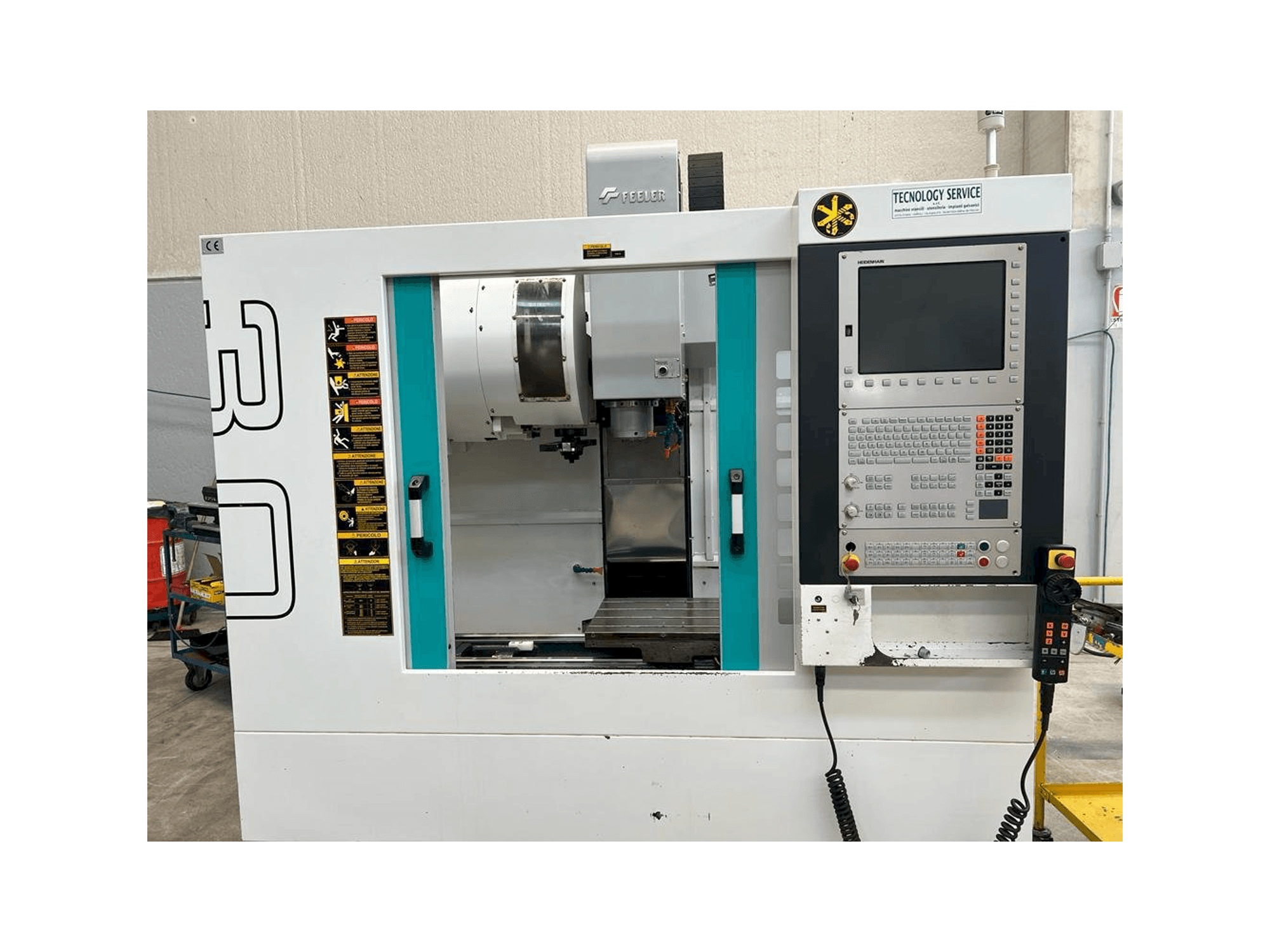 Čelní pohled na Feeler VMP-30A stroj