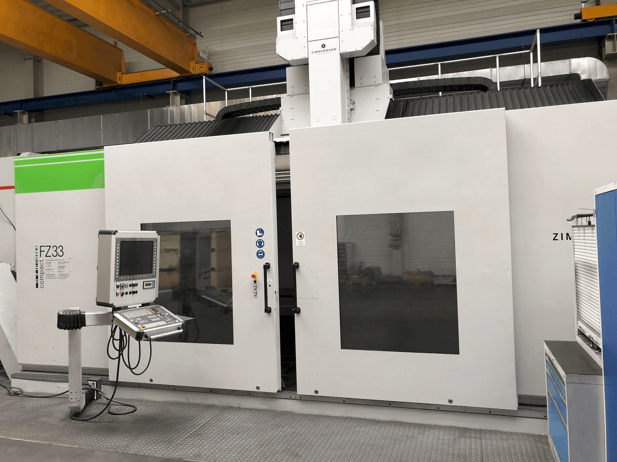 Čelní pohled na Zimmermann FZ33C stroj