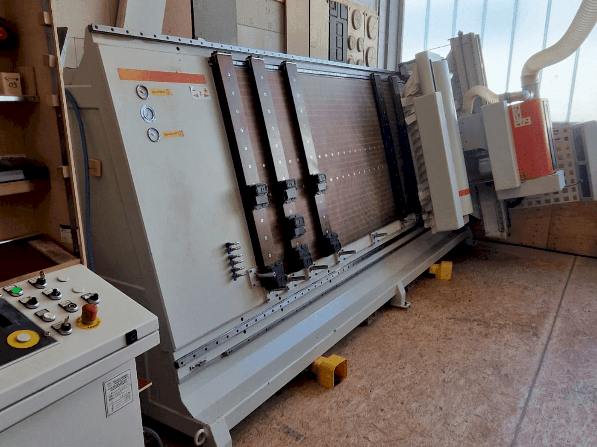 Čelní pohled na TECNOTEAM TECNOFLEX stroj