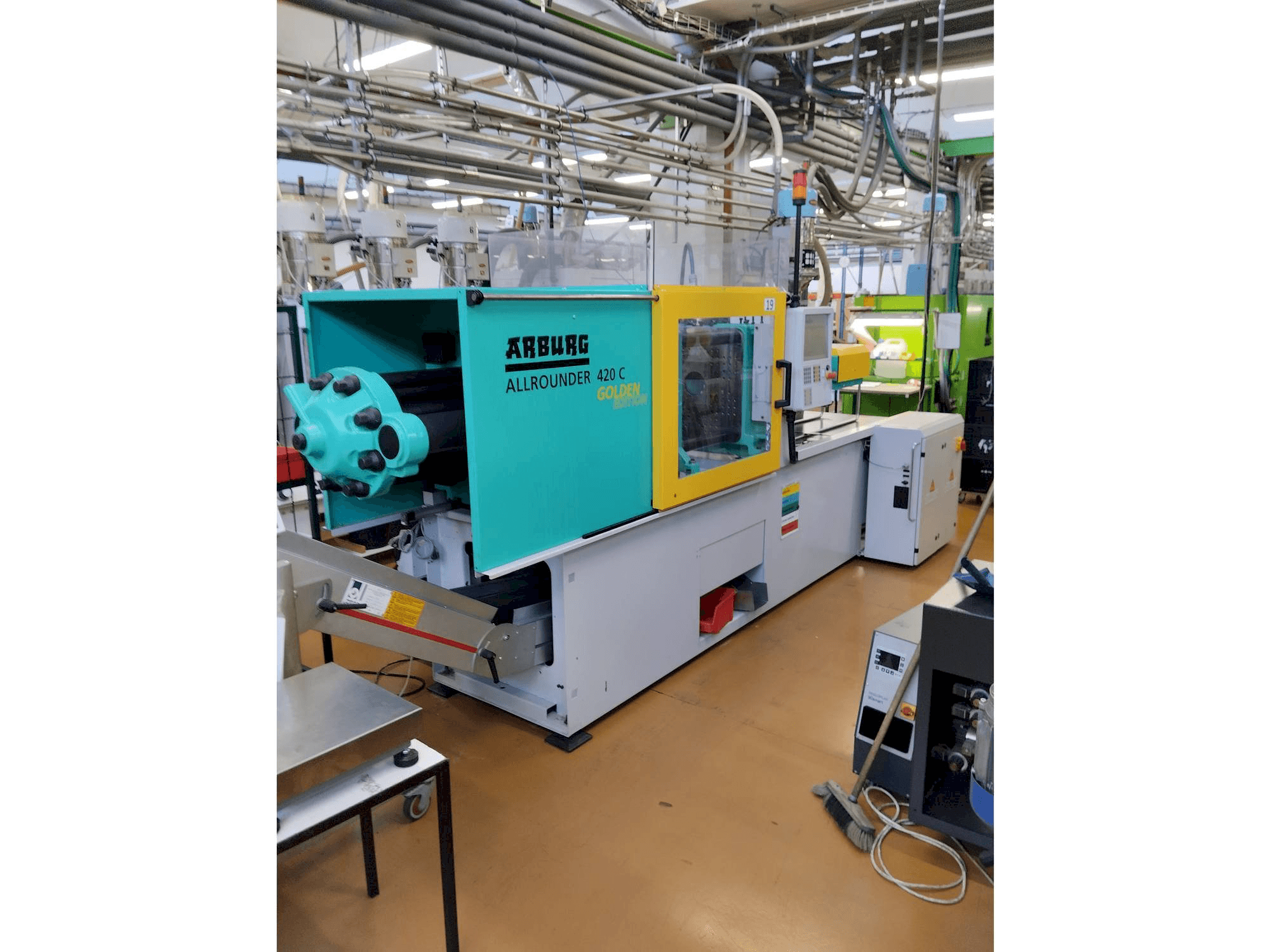 Čelní pohled na Arburg Allrounder 420 C 1000-290 stroj