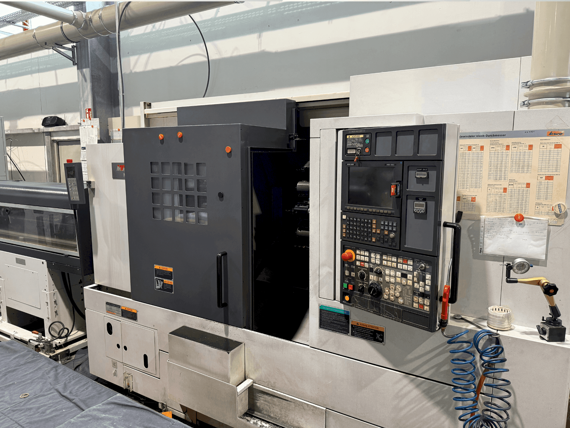 Čelní pohled na MORI SEIKI NL2500Y /700 stroj