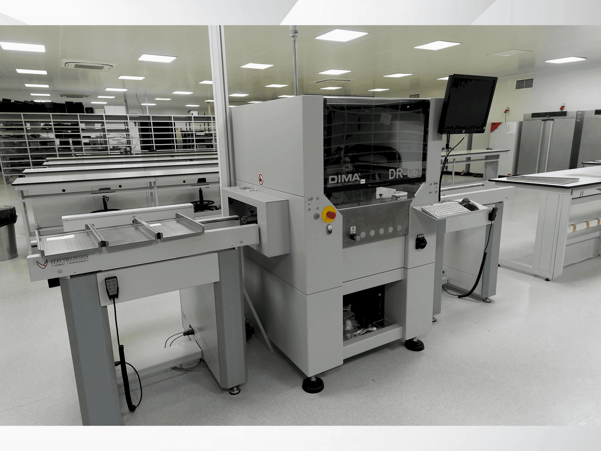 Čelní pohled na DIMA DR-061 stroj