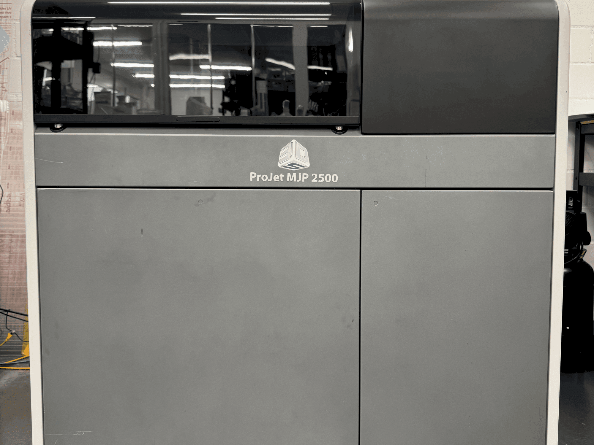 Čelní pohled na STEINER Projet MJP 2500 Plus stroj