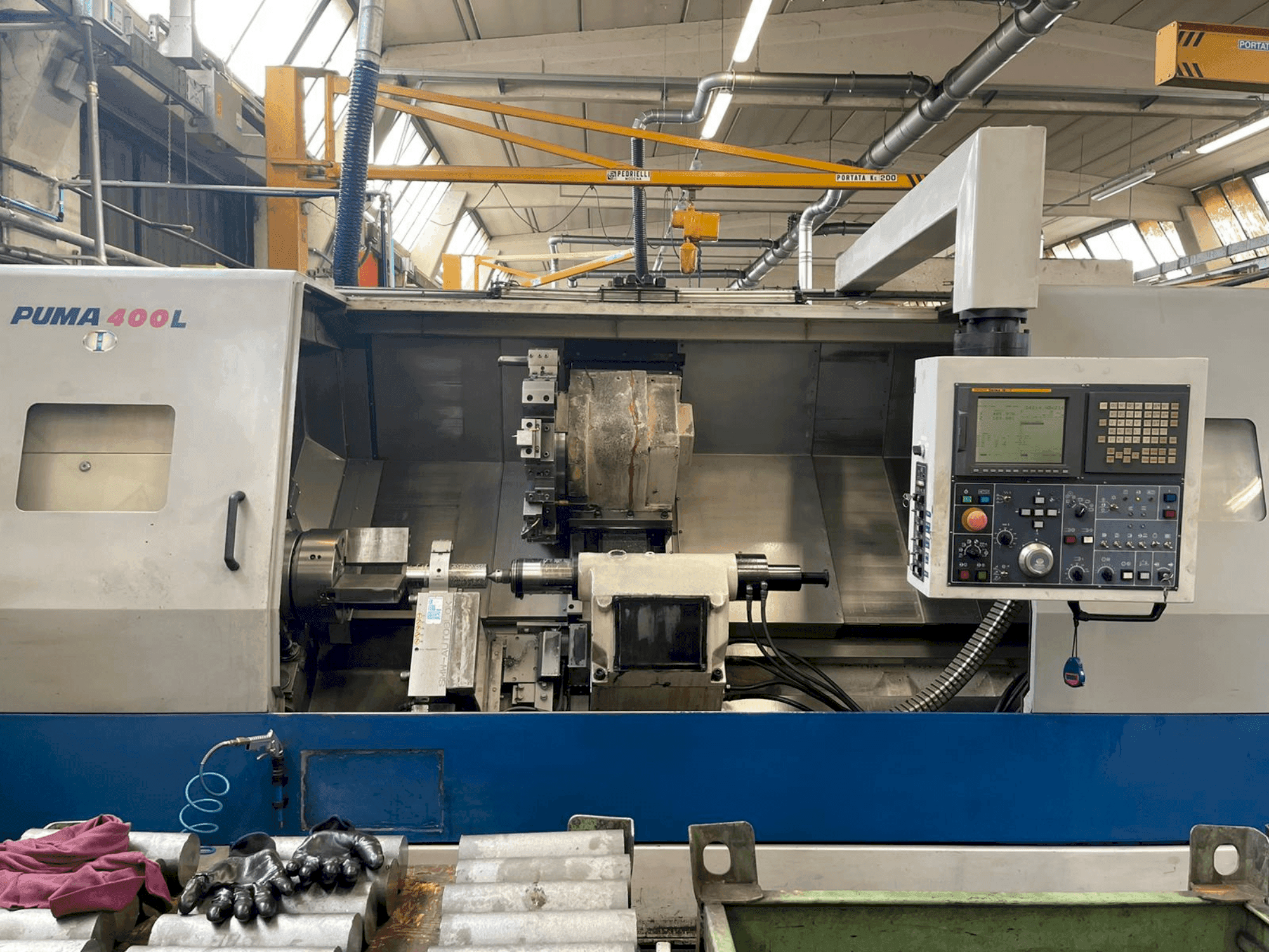 Čelní pohled na DAEWOO PUMA 400 LA stroj