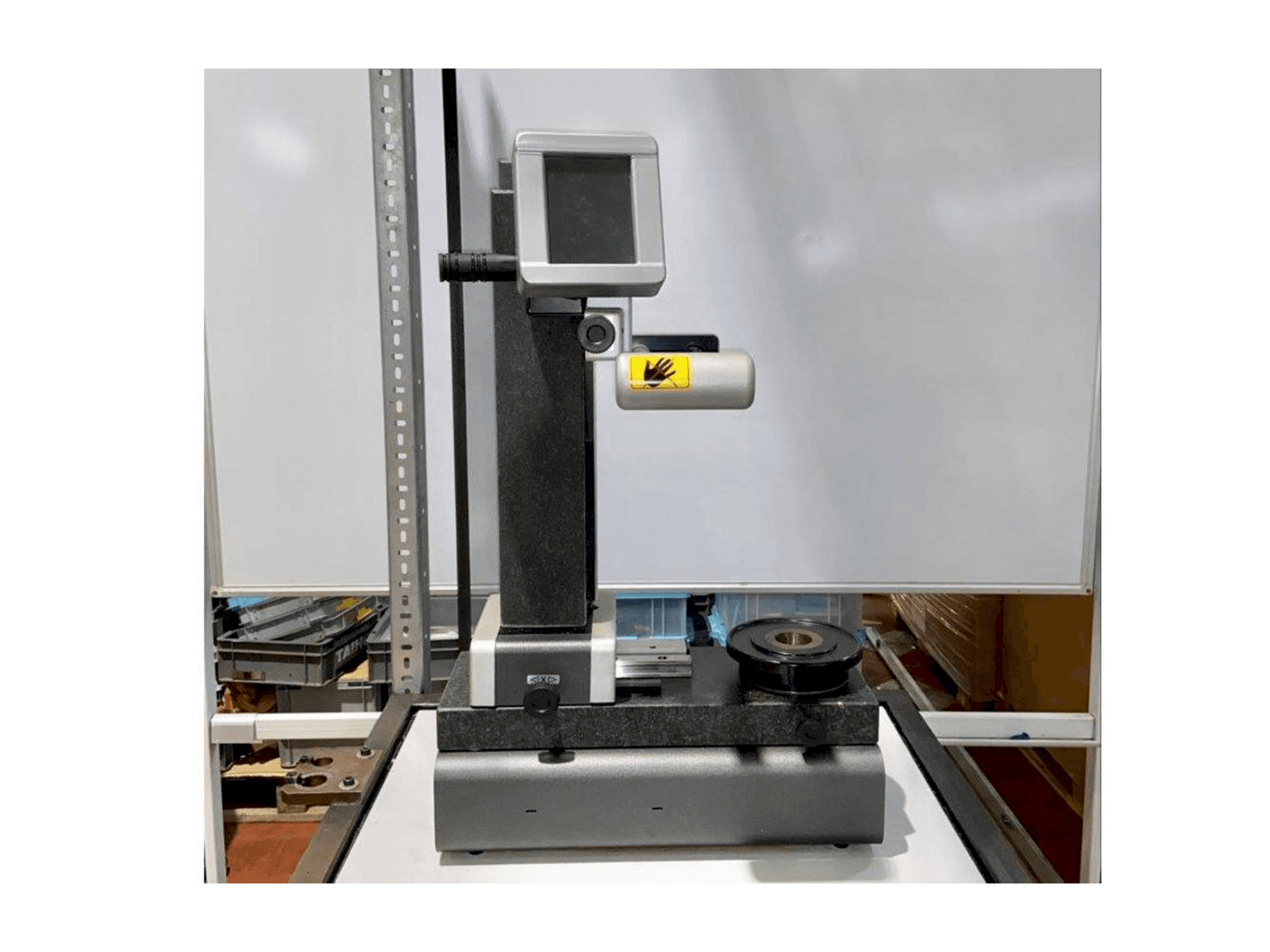 Čelní pohled na ELB CONTROLLI LARTH stroj