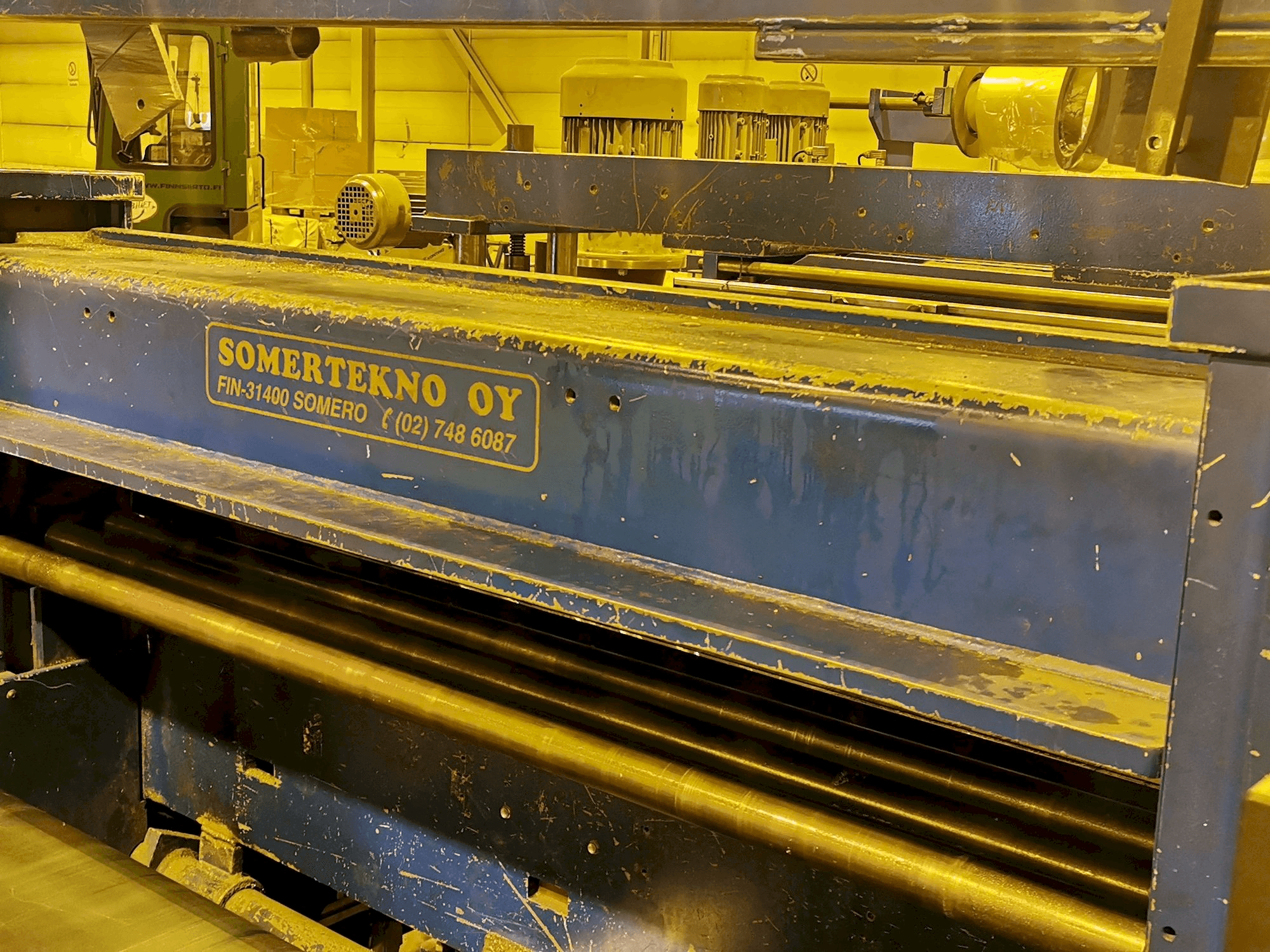 Čelní pohled na SOMERTEKNO OY 2547 stroj