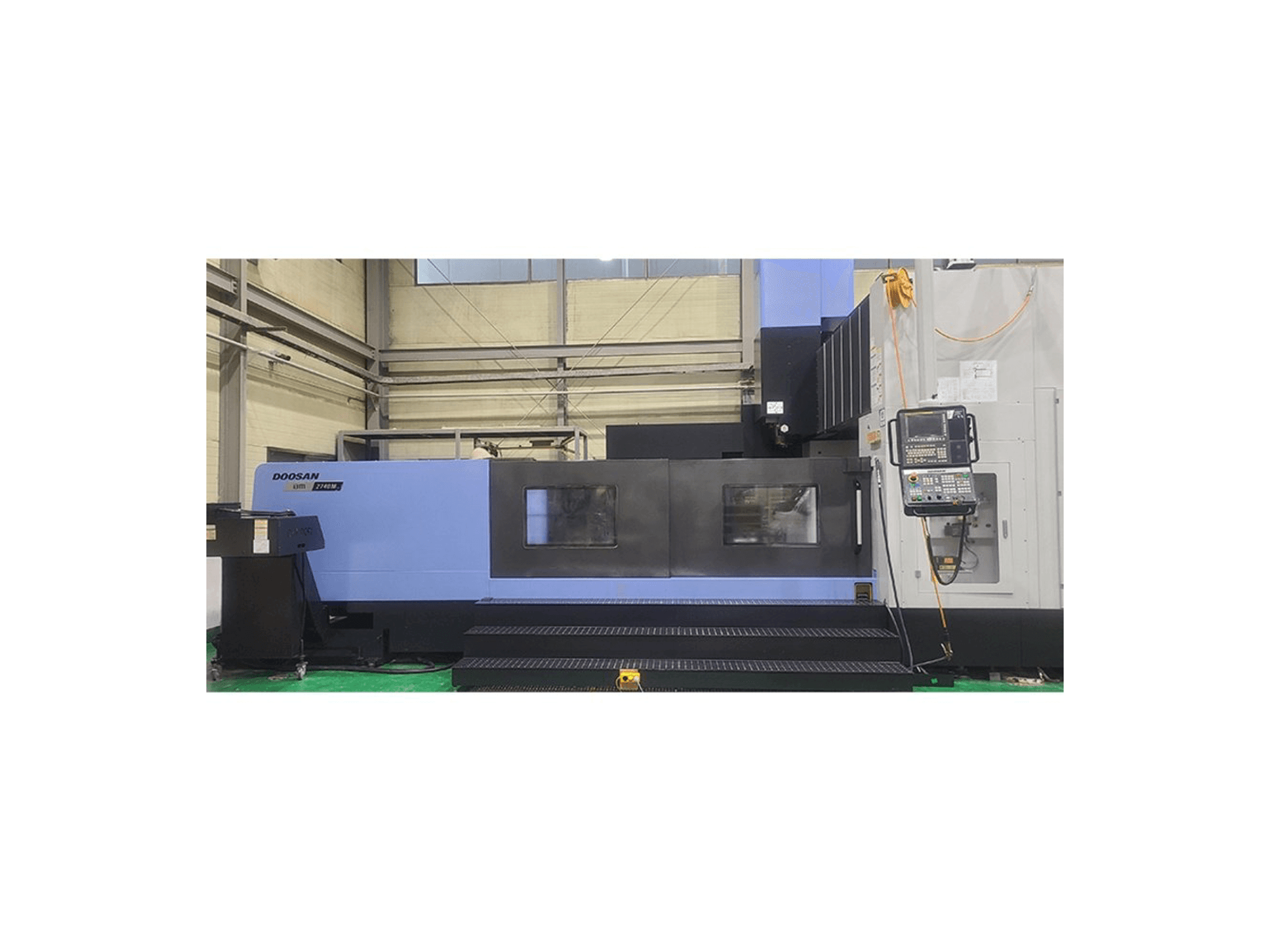 Čelní pohled na Doosan BM 2740M stroj