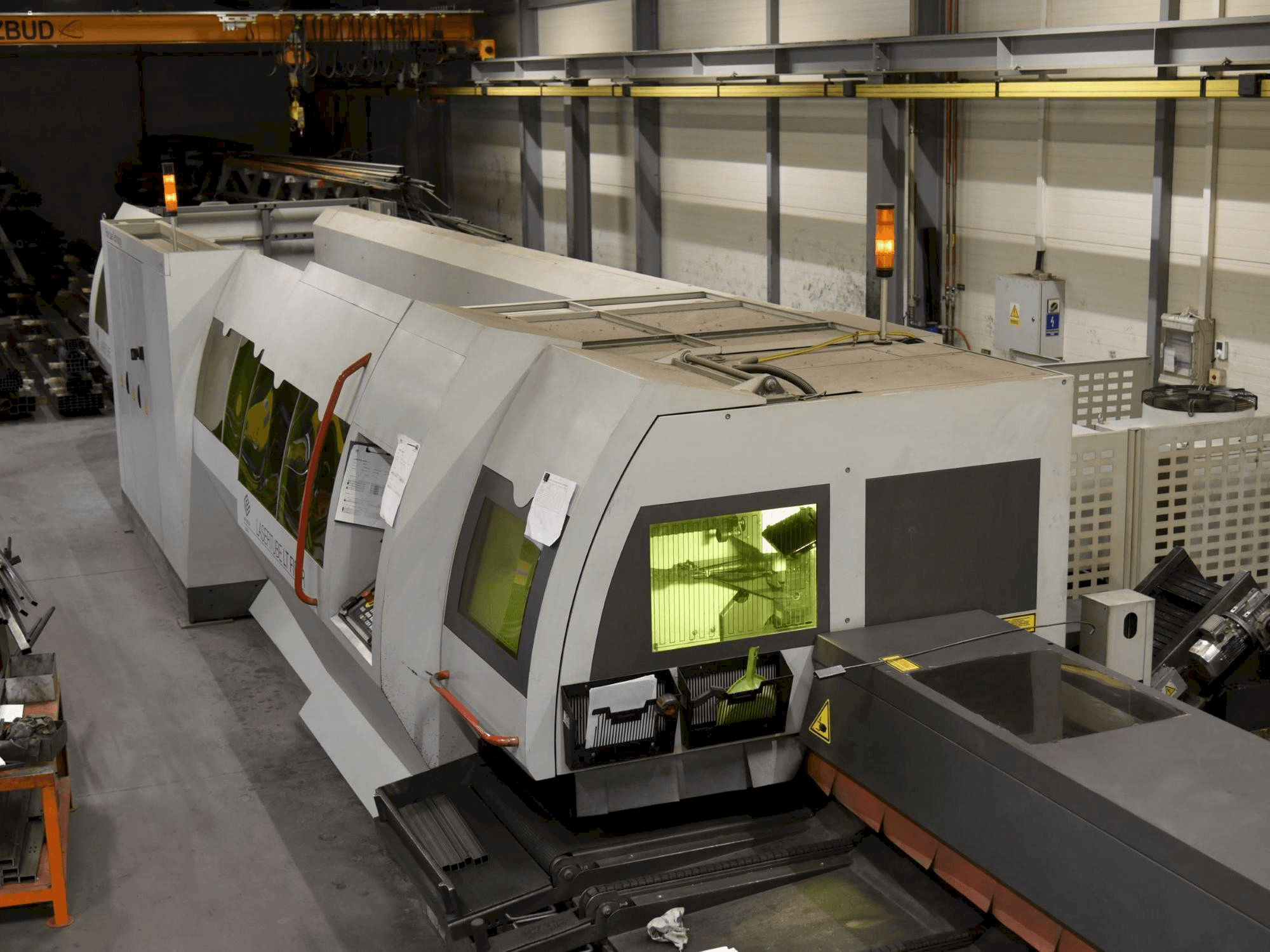 Čelní pohled na BLM ADIGE LaserTube LT Fiber stroj