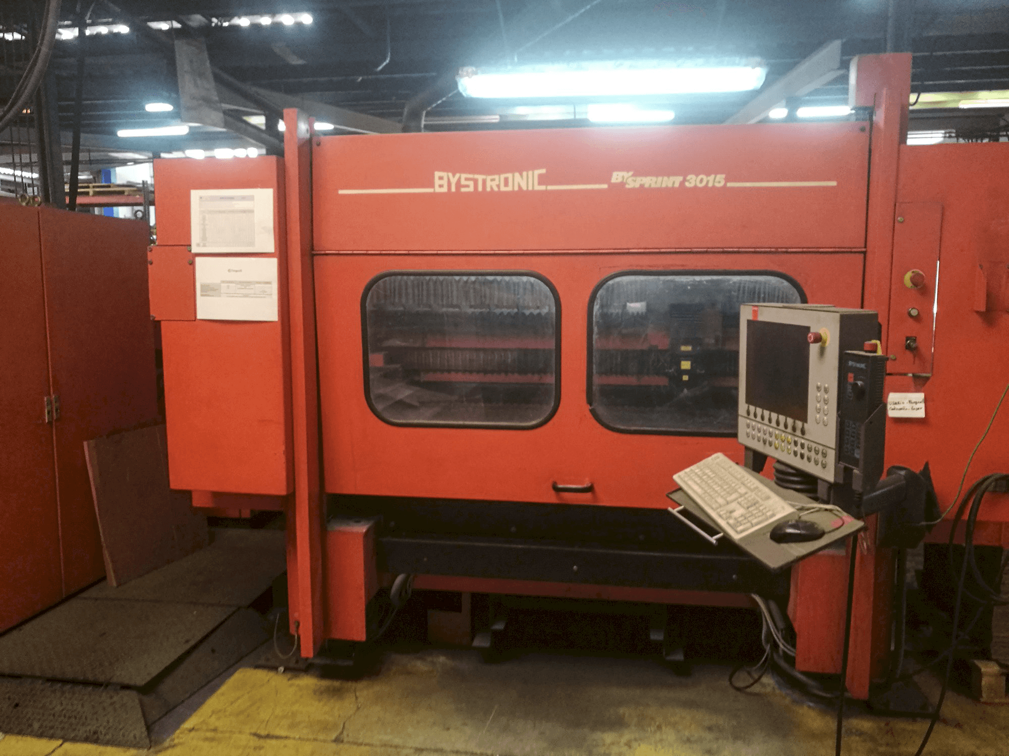 Čelní pohled na Bystronic BySprint 3015 stroj