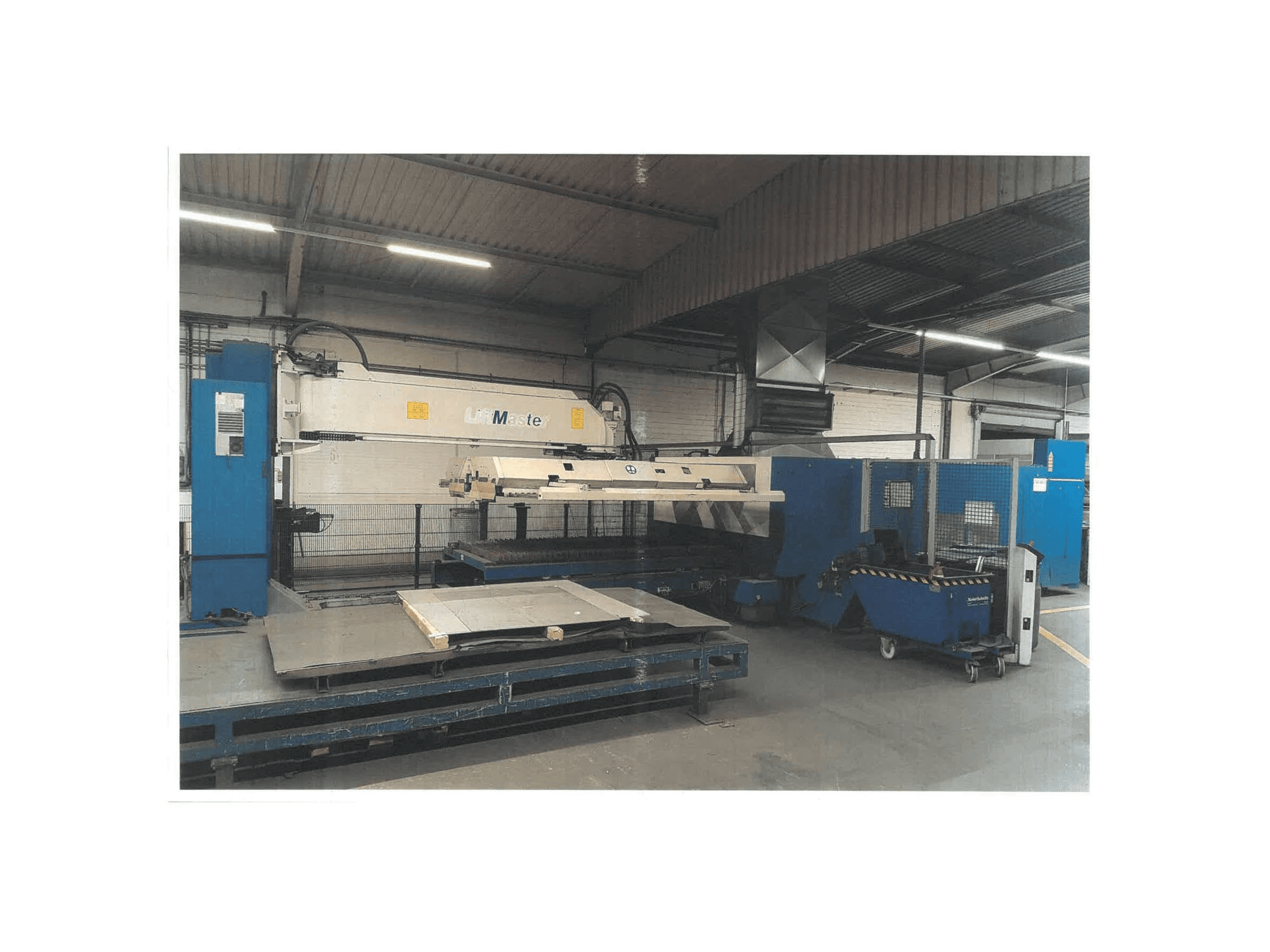 Čelní pohled na TRUMPF Laser 50/30 stroj