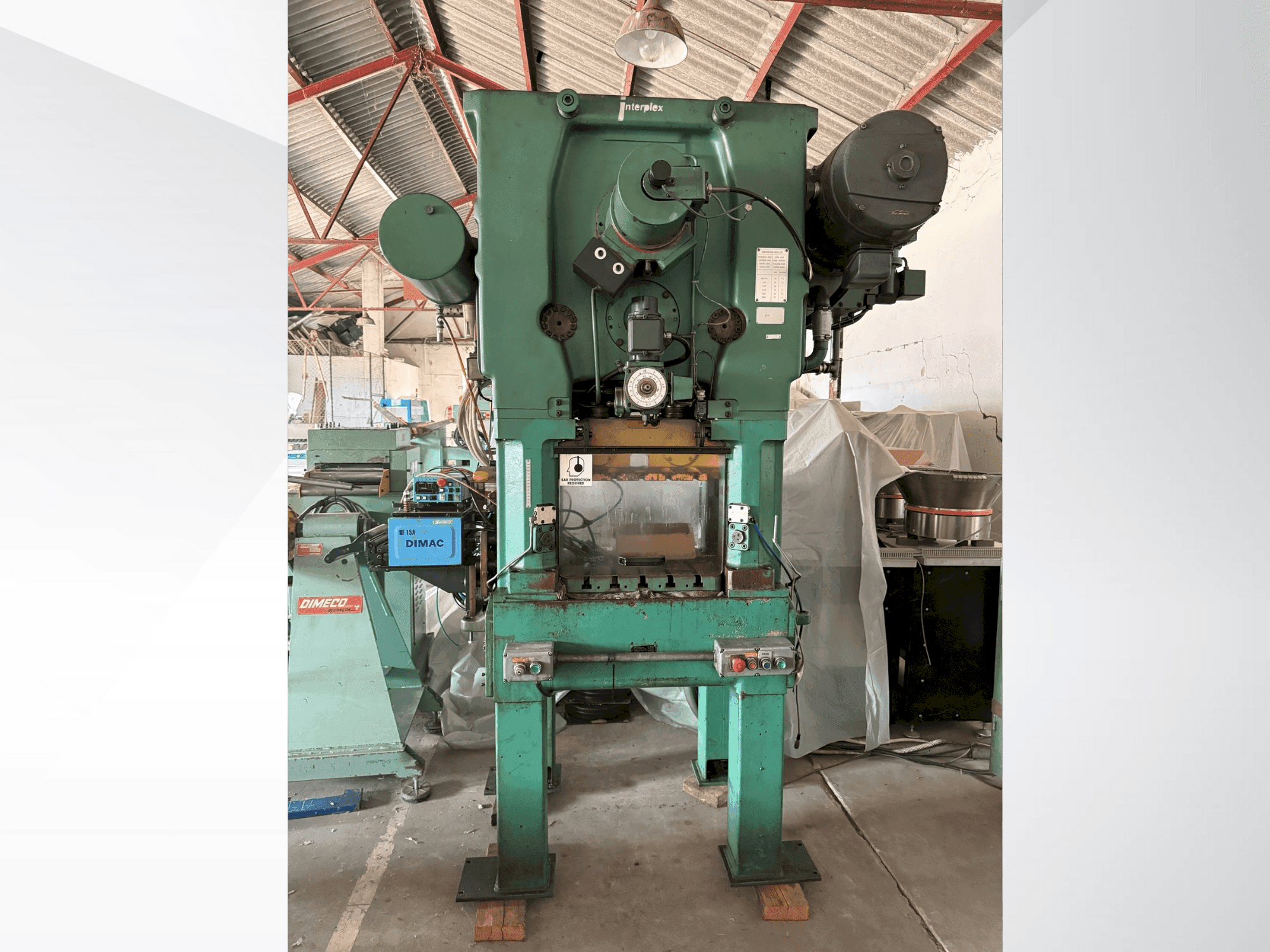 Čelní pohled na BRUDERER BSTA 25 stroj