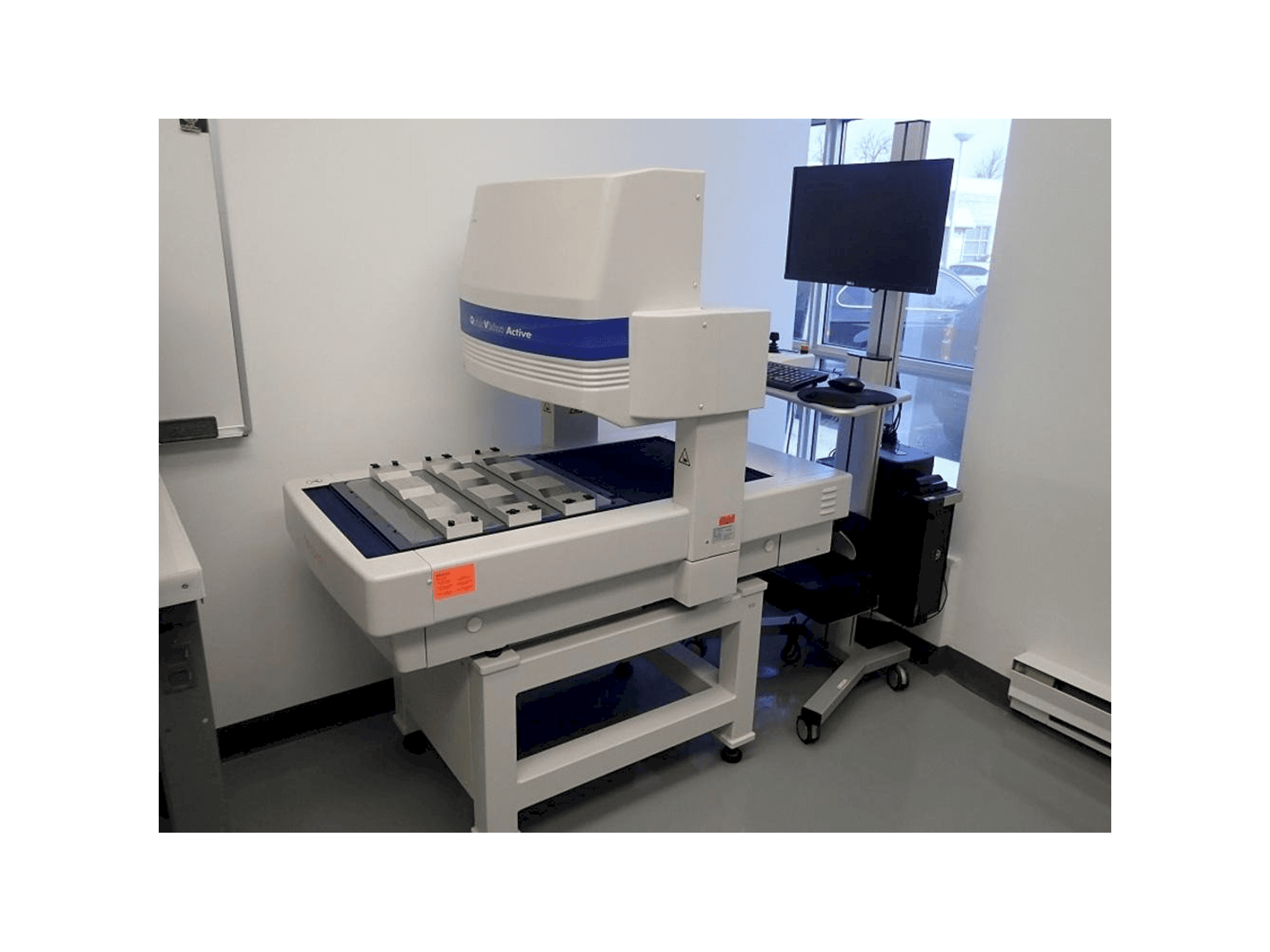 Čelní pohled na Mitutoyo QV-L404Z1L-D stroj