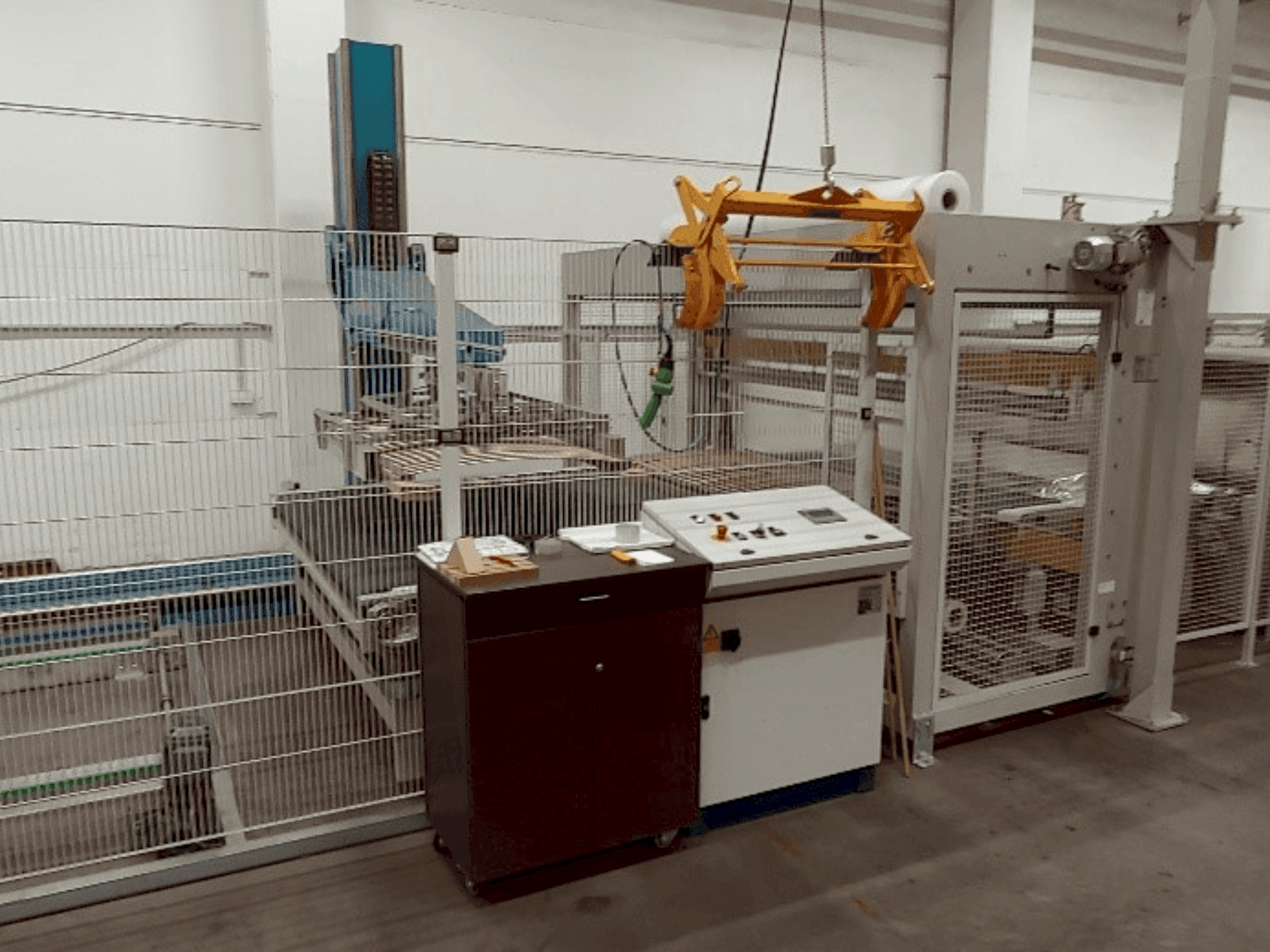 Čelní pohled na ERREGI 300 LP stroj