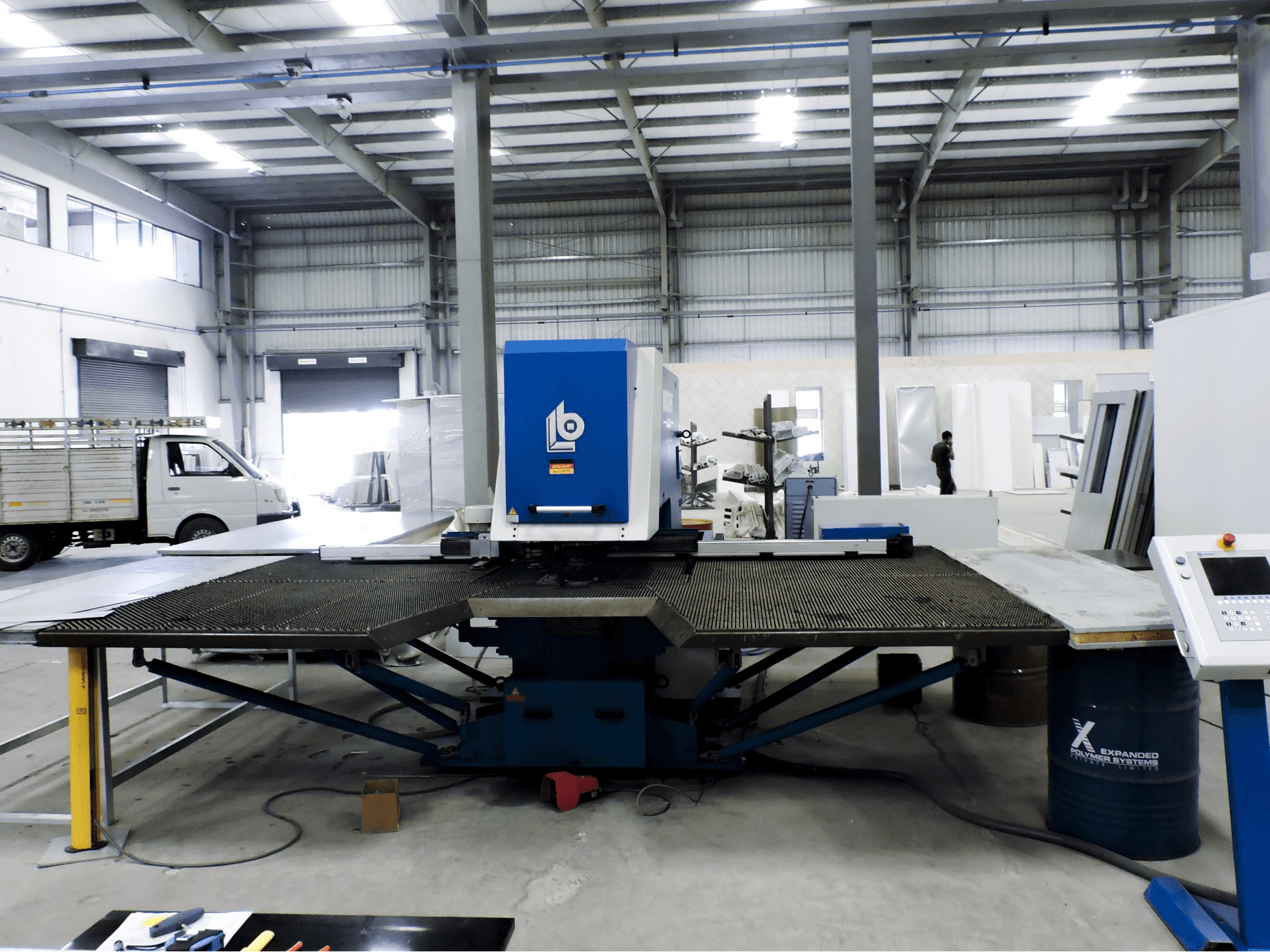 Čelní pohled na Boschert Compact 1250 Rotation stroj