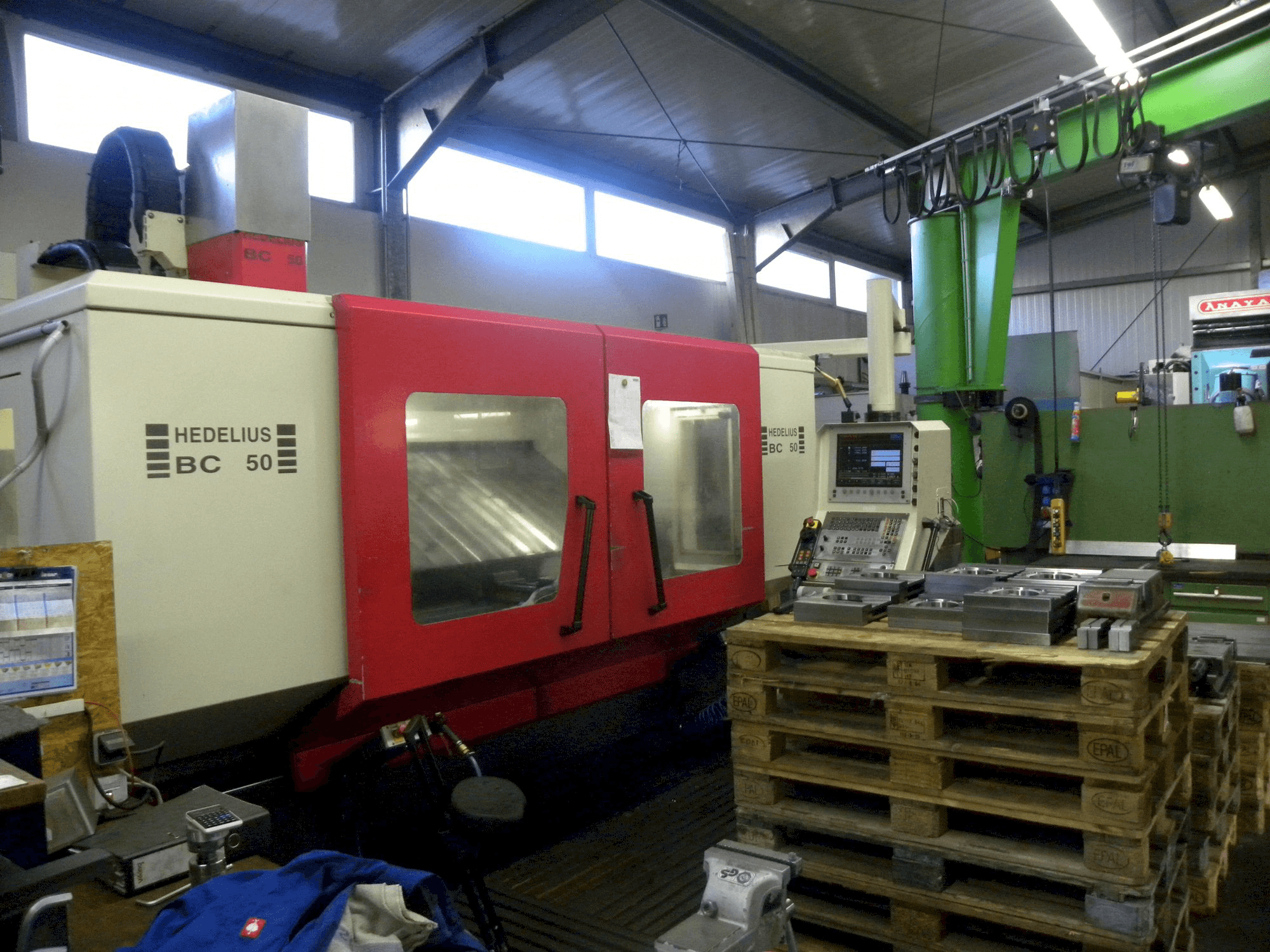 Čelní pohled na HEDELIUS BC-50 stroj